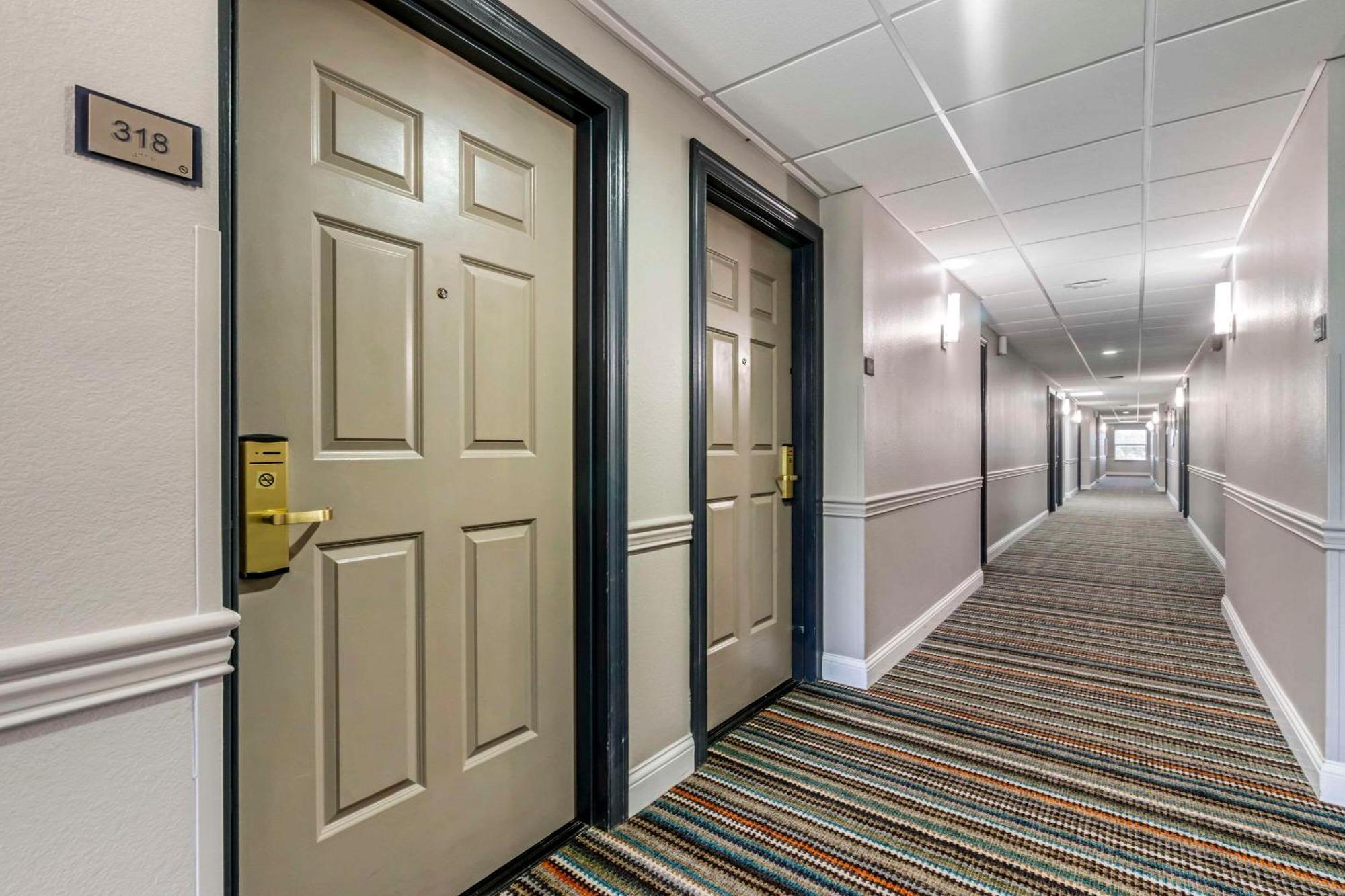 Hotel Country & By Radisson, Airport North, Fl