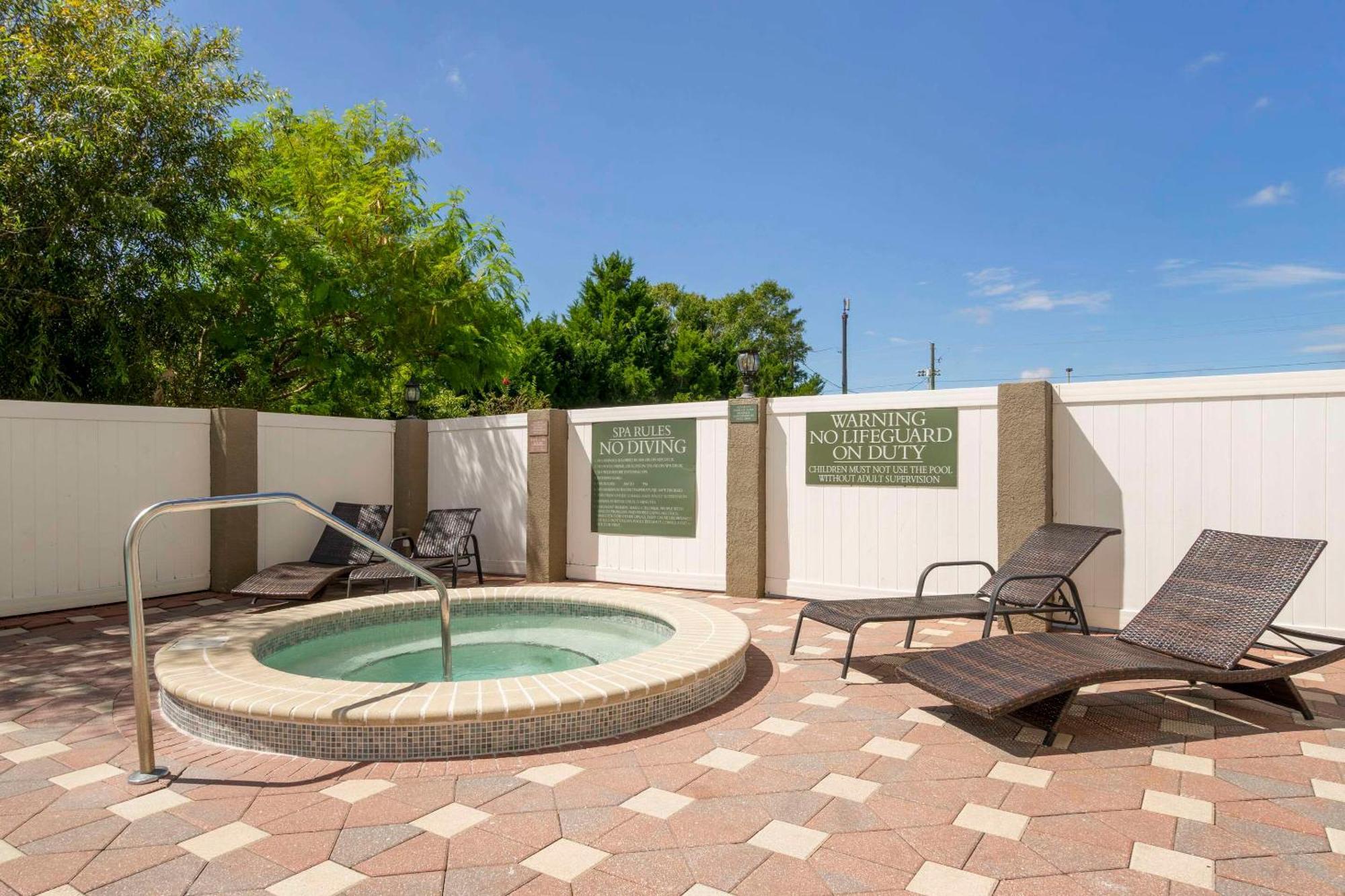 Hotel Country & By Radisson, Airport North, Fl
