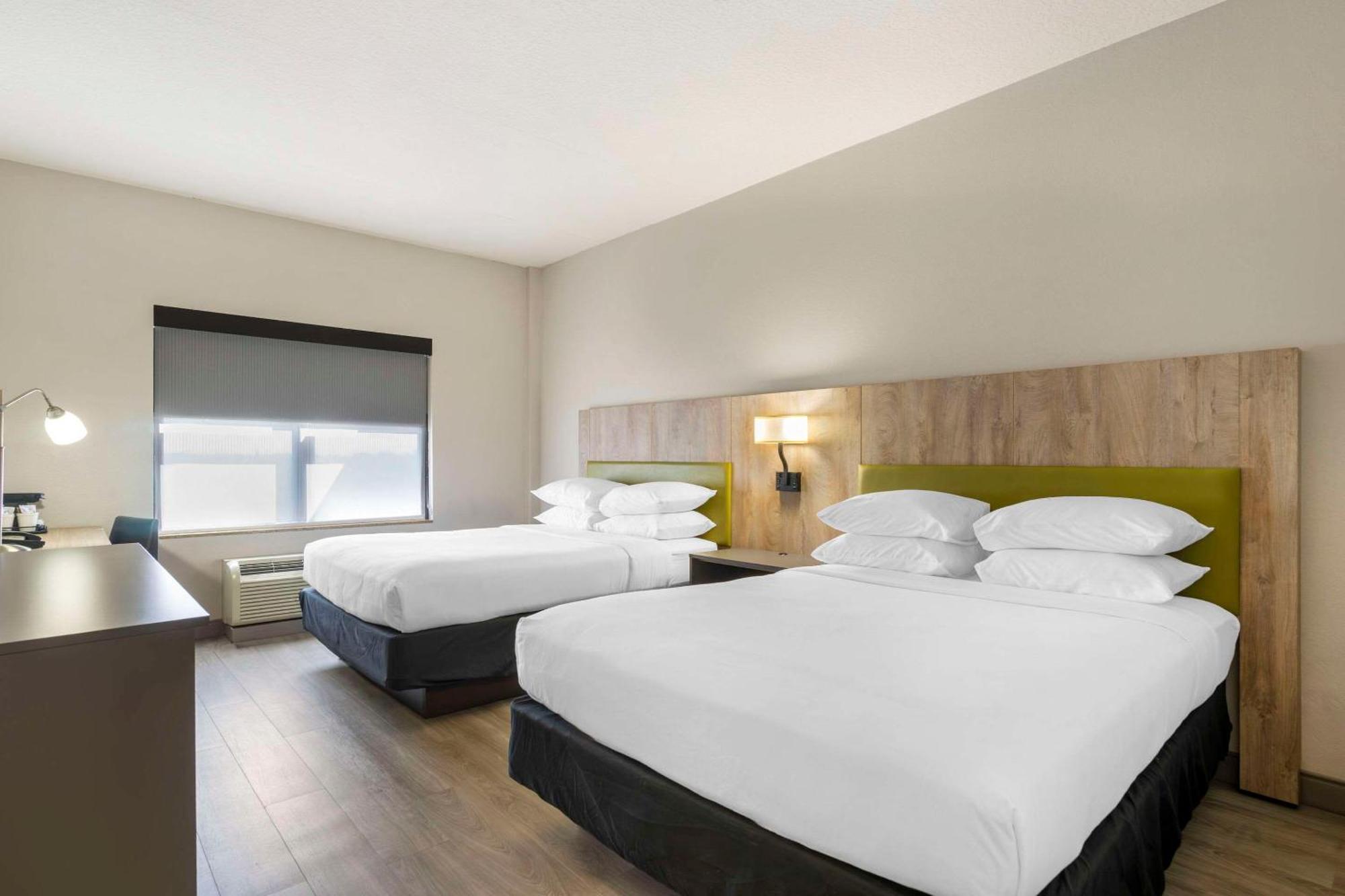 Country & By Radisson, Airport North, Fl Hotel