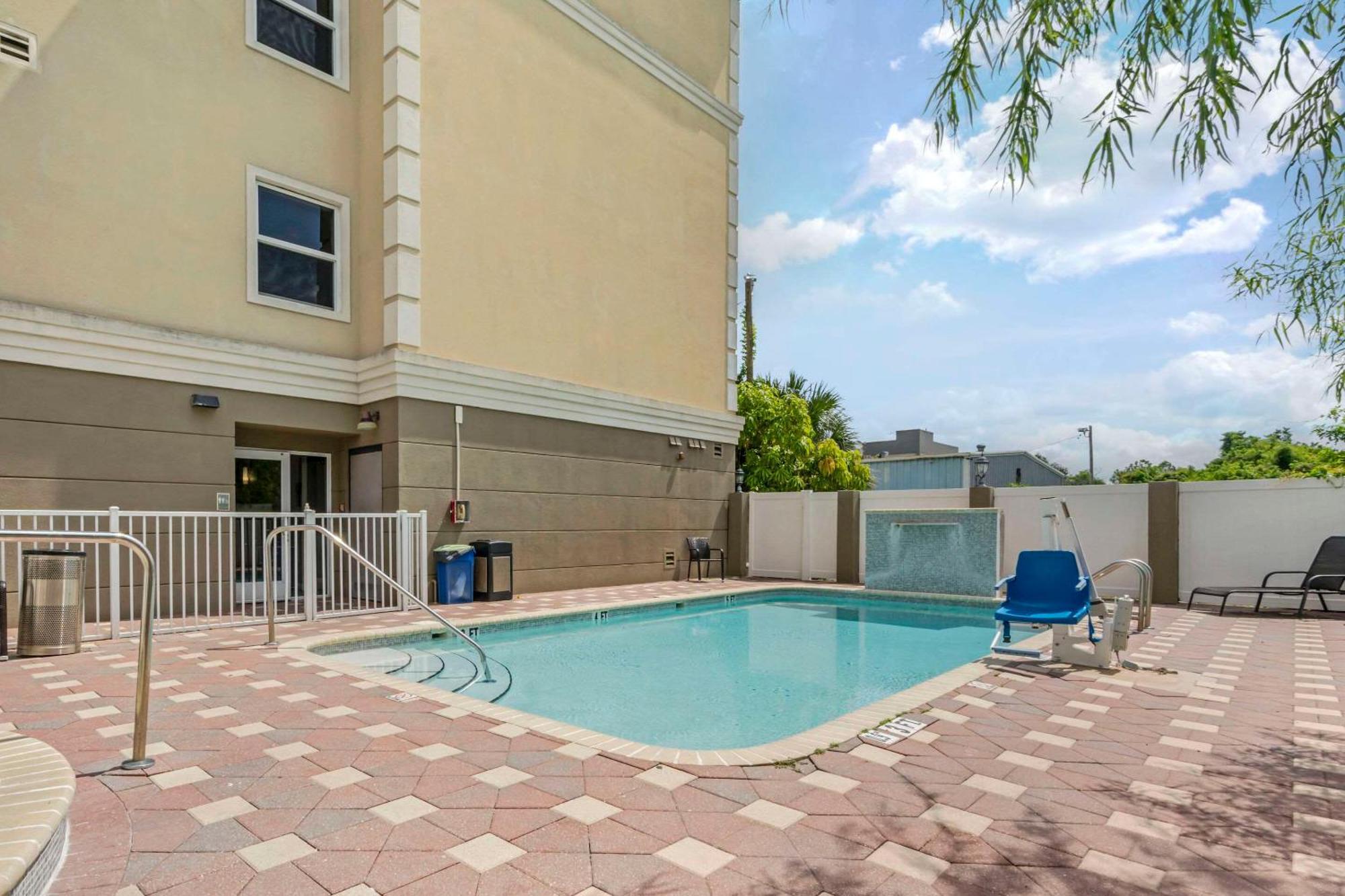 Hotel Country & By Radisson, Airport North, Fl Tampa