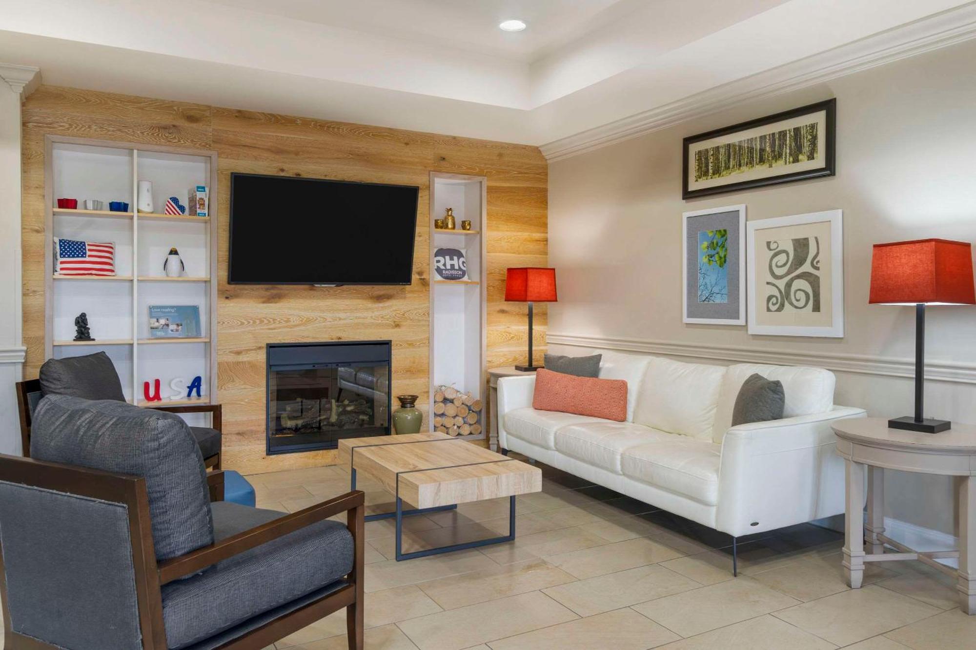 Country & By Radisson, Airport North, Fl Hotel