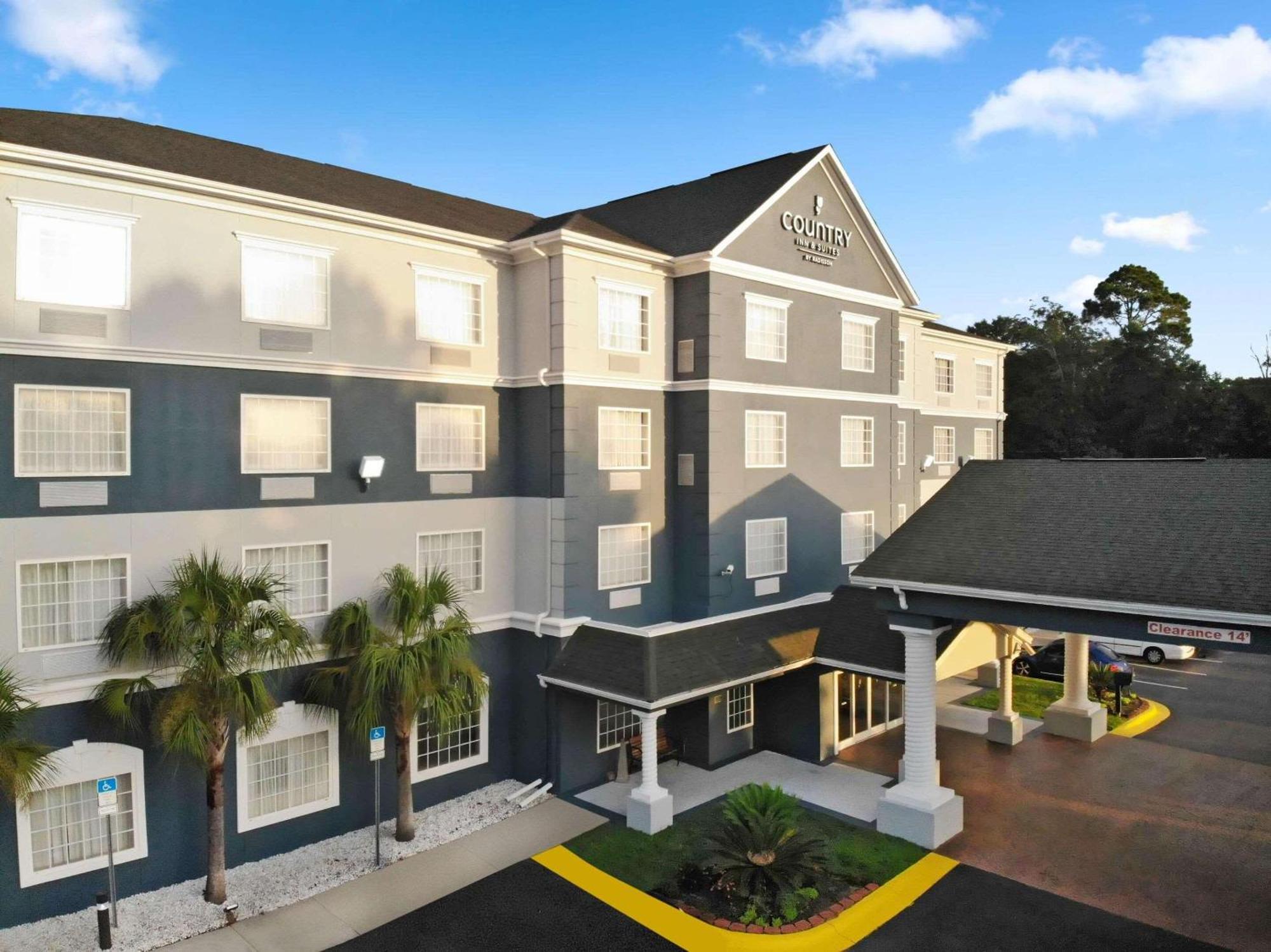 Country & By Radisson, West, Fl