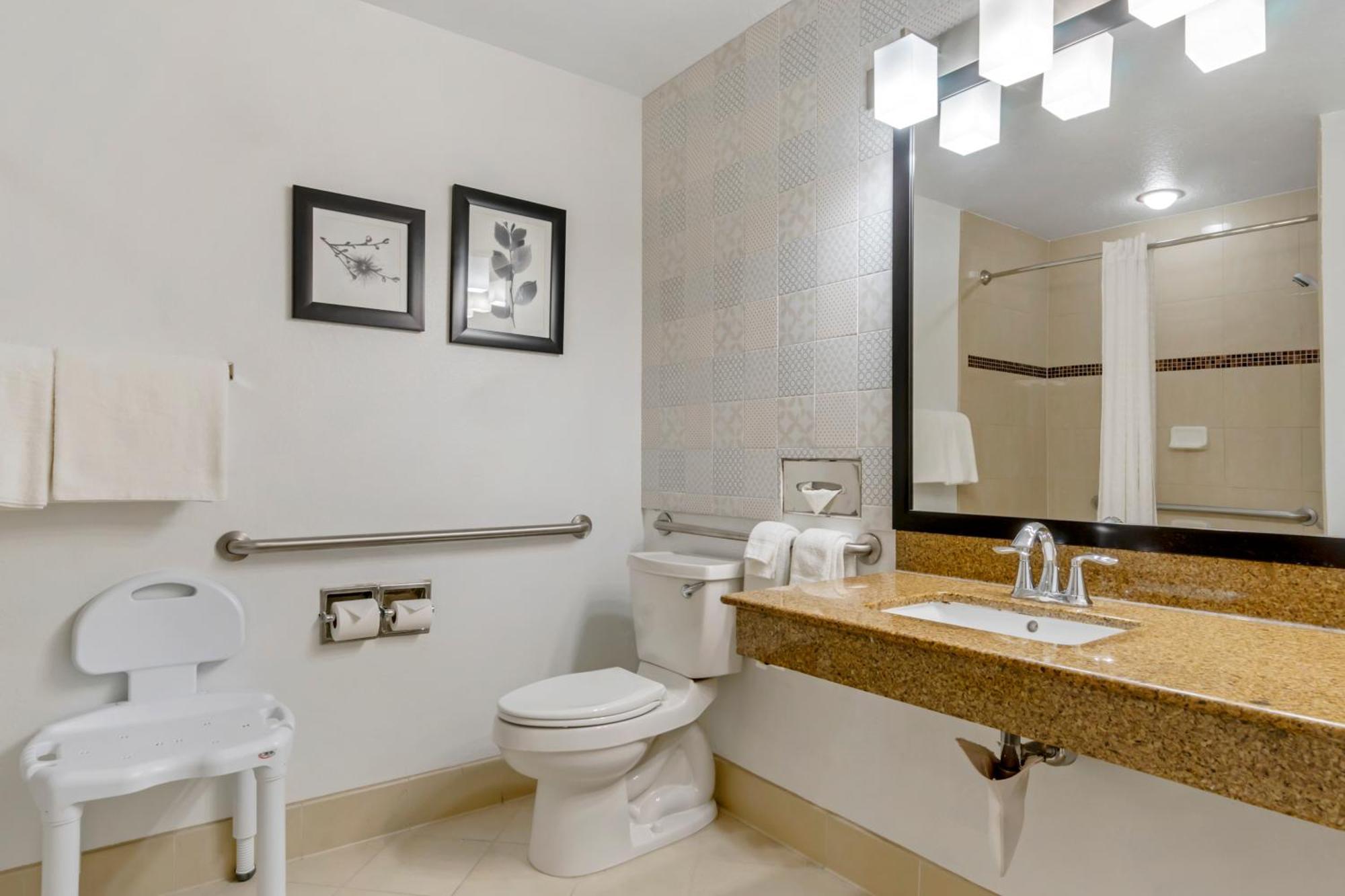 Hotel Country & By Radisson, Airport North, Fl 3*