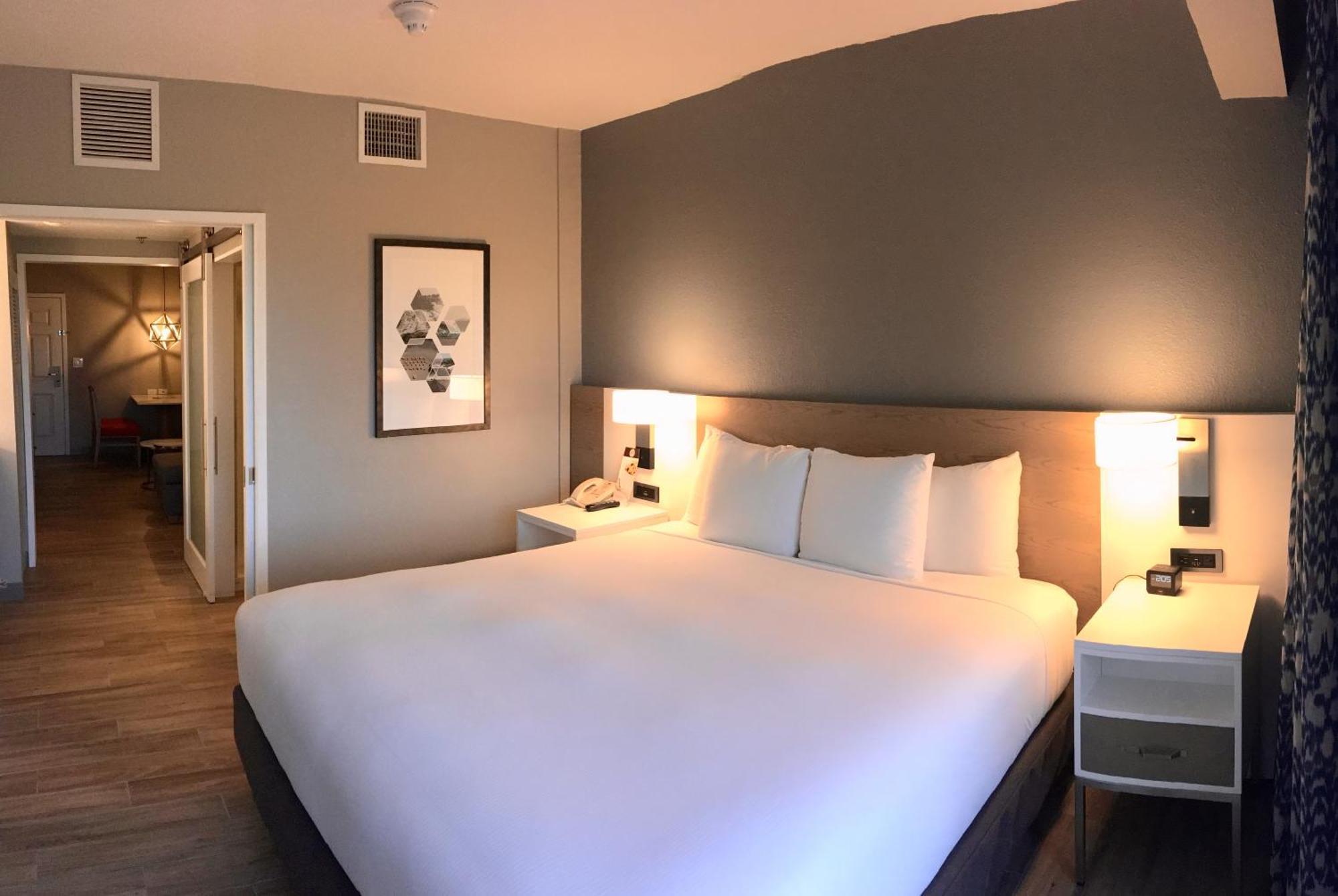 Doubletree By Hilton Oceanfront Hotel
