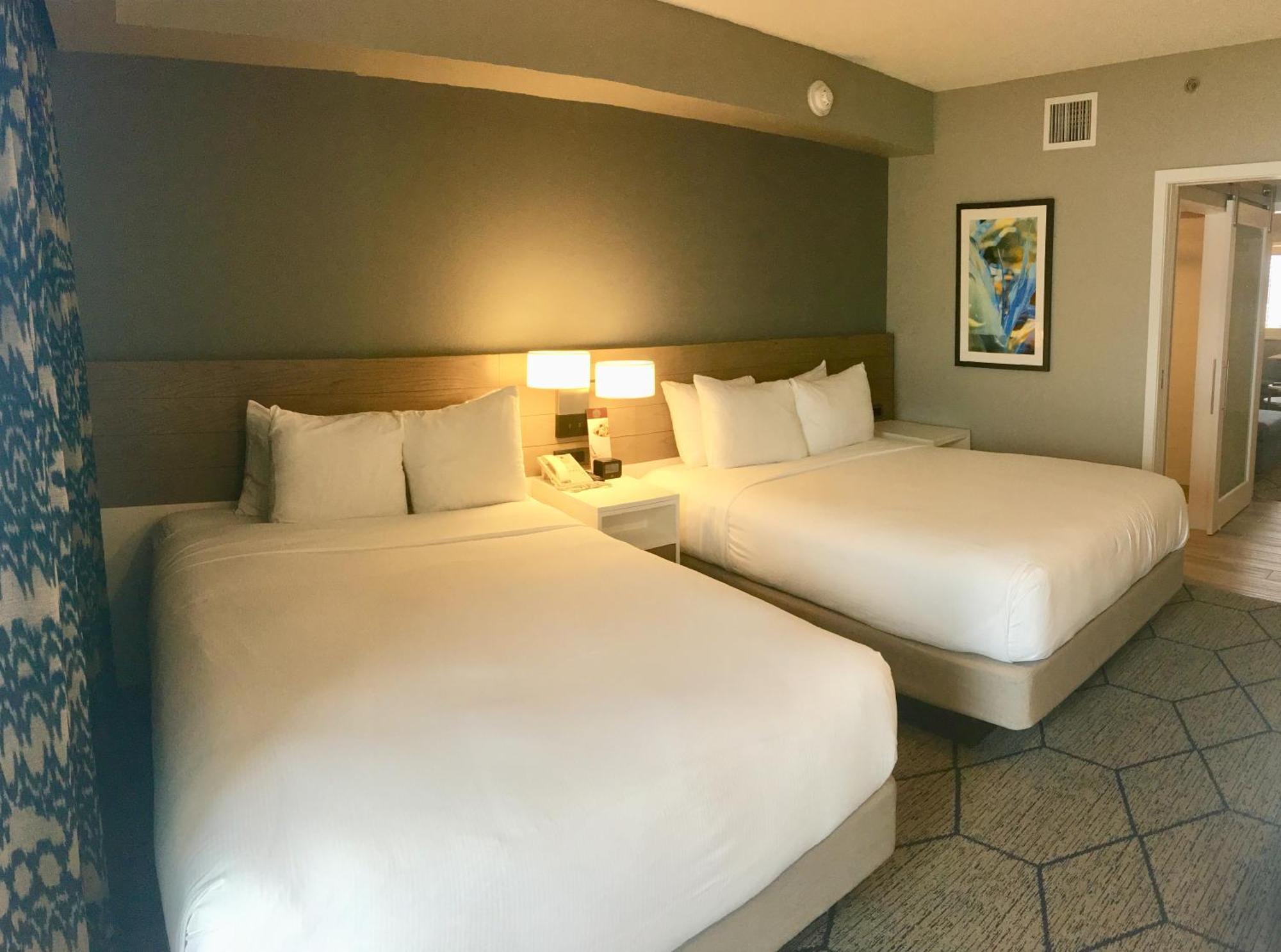 Doubletree By Hilton Oceanfront 4*