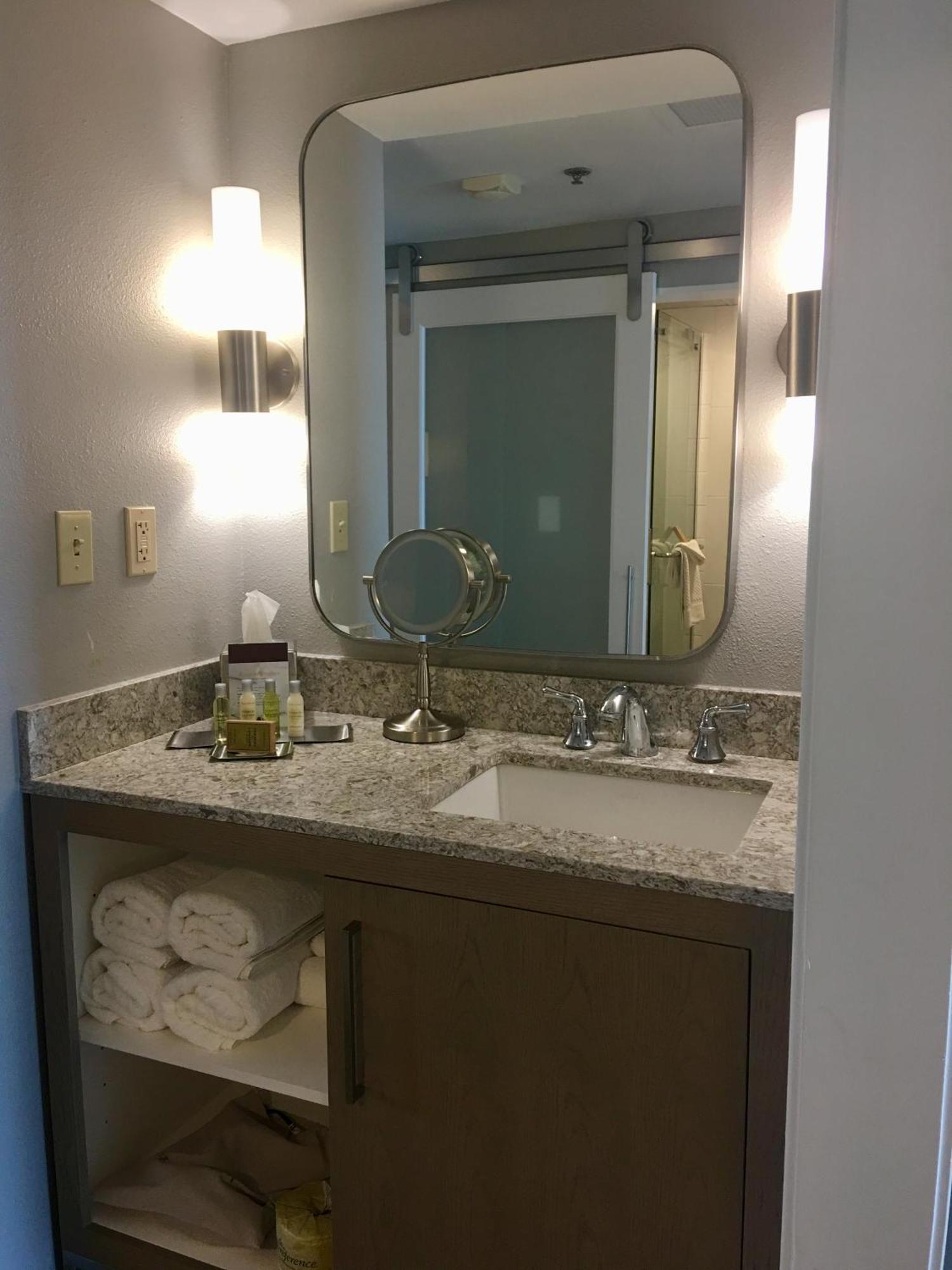 Doubletree By Hilton Oceanfront Hotel 4*