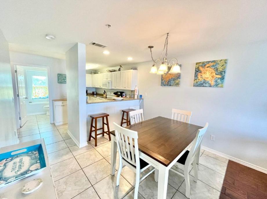 Innerarity Townhomes Unit 16064 Holiday home