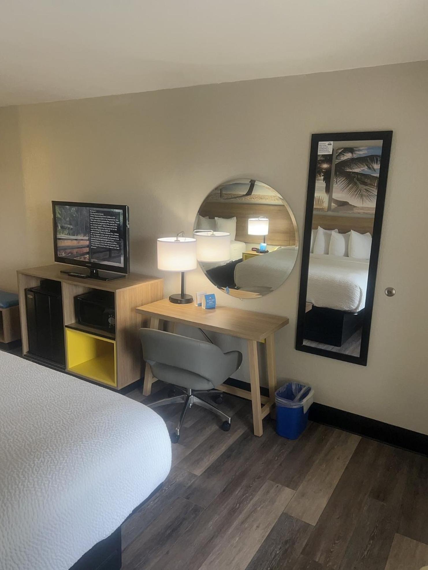 Days By Wyndham Town Center 3*