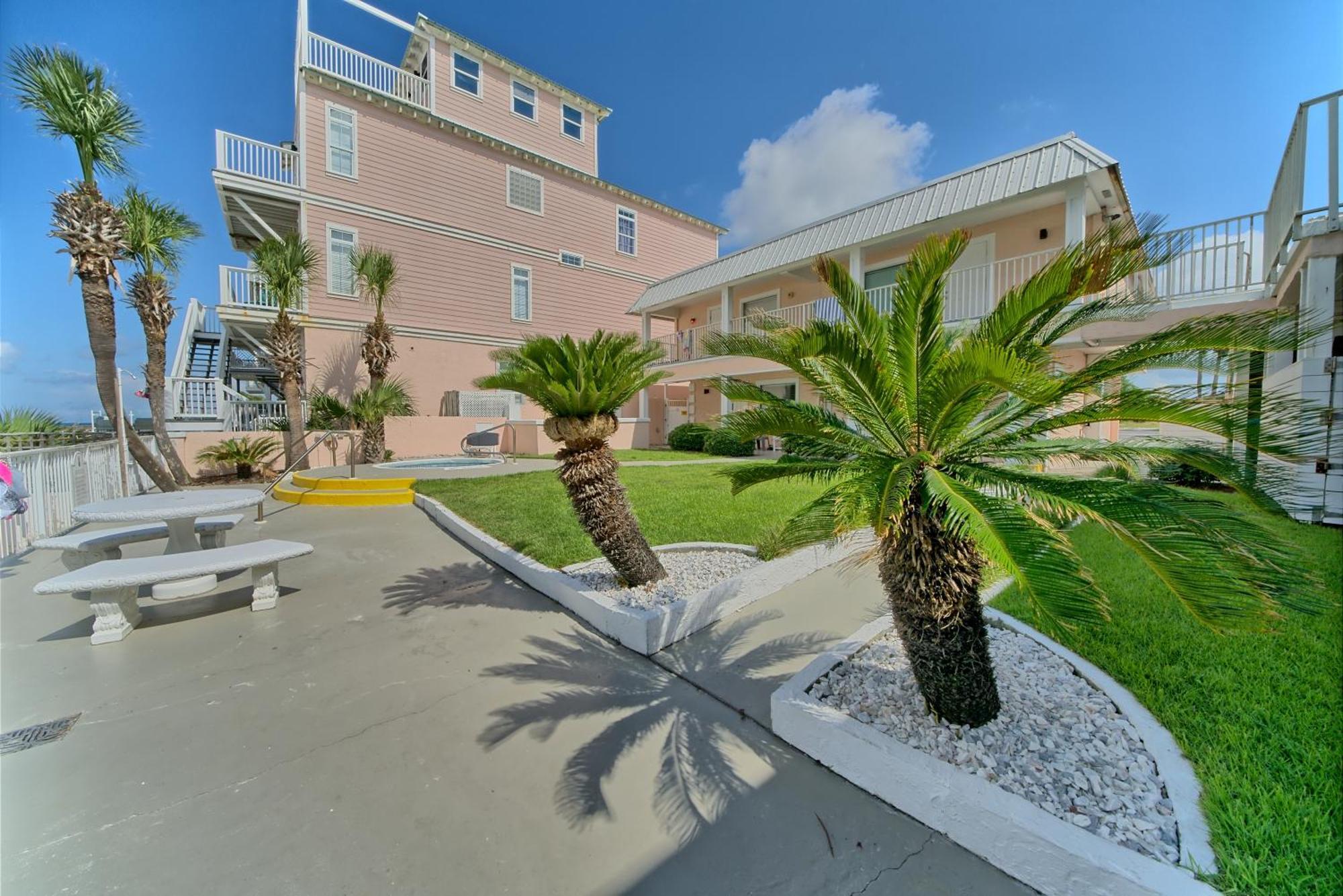 Aparthotel Pineapple 3*