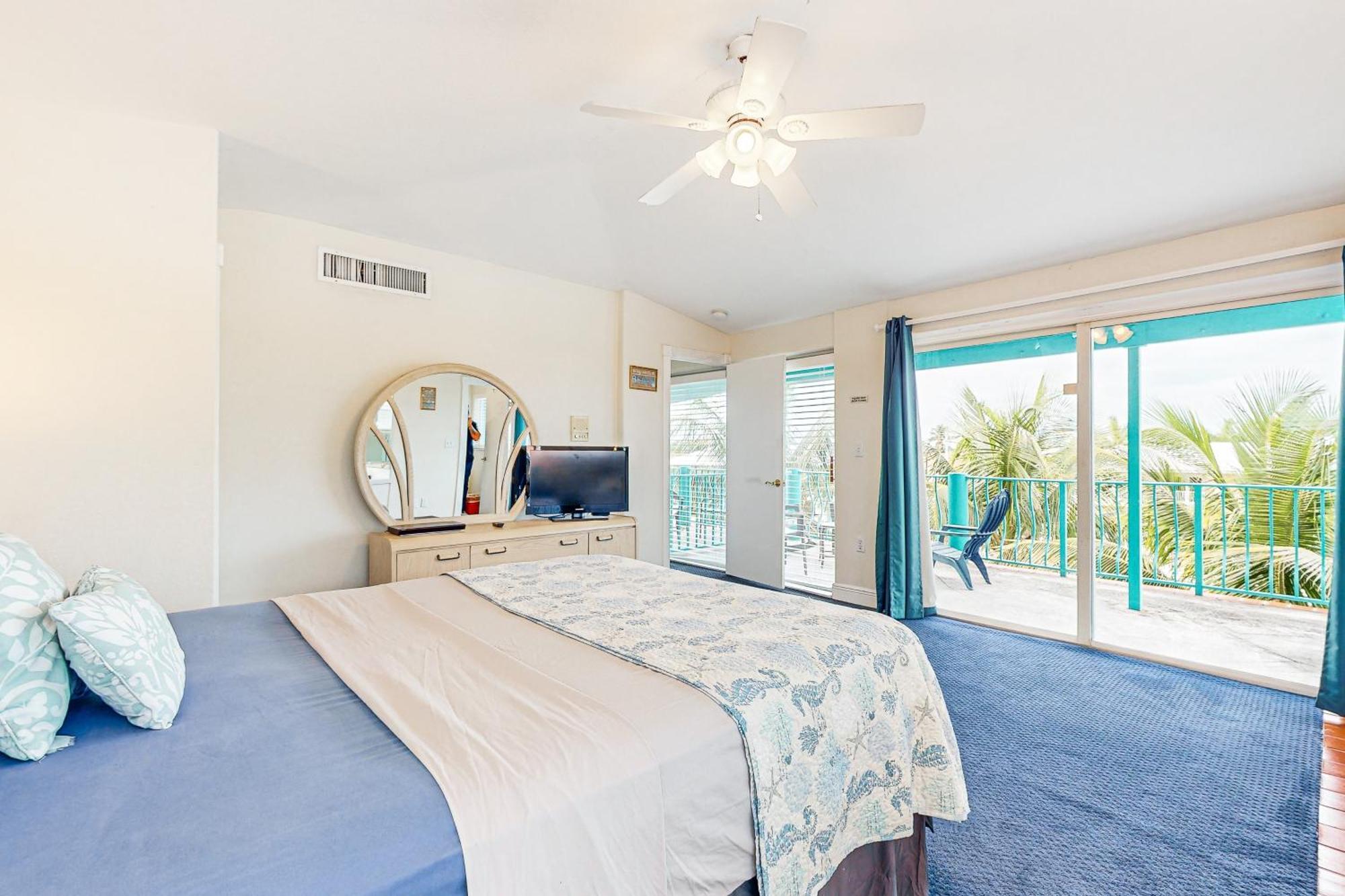 Holiday home Breezy Palms & Tropical Charm *