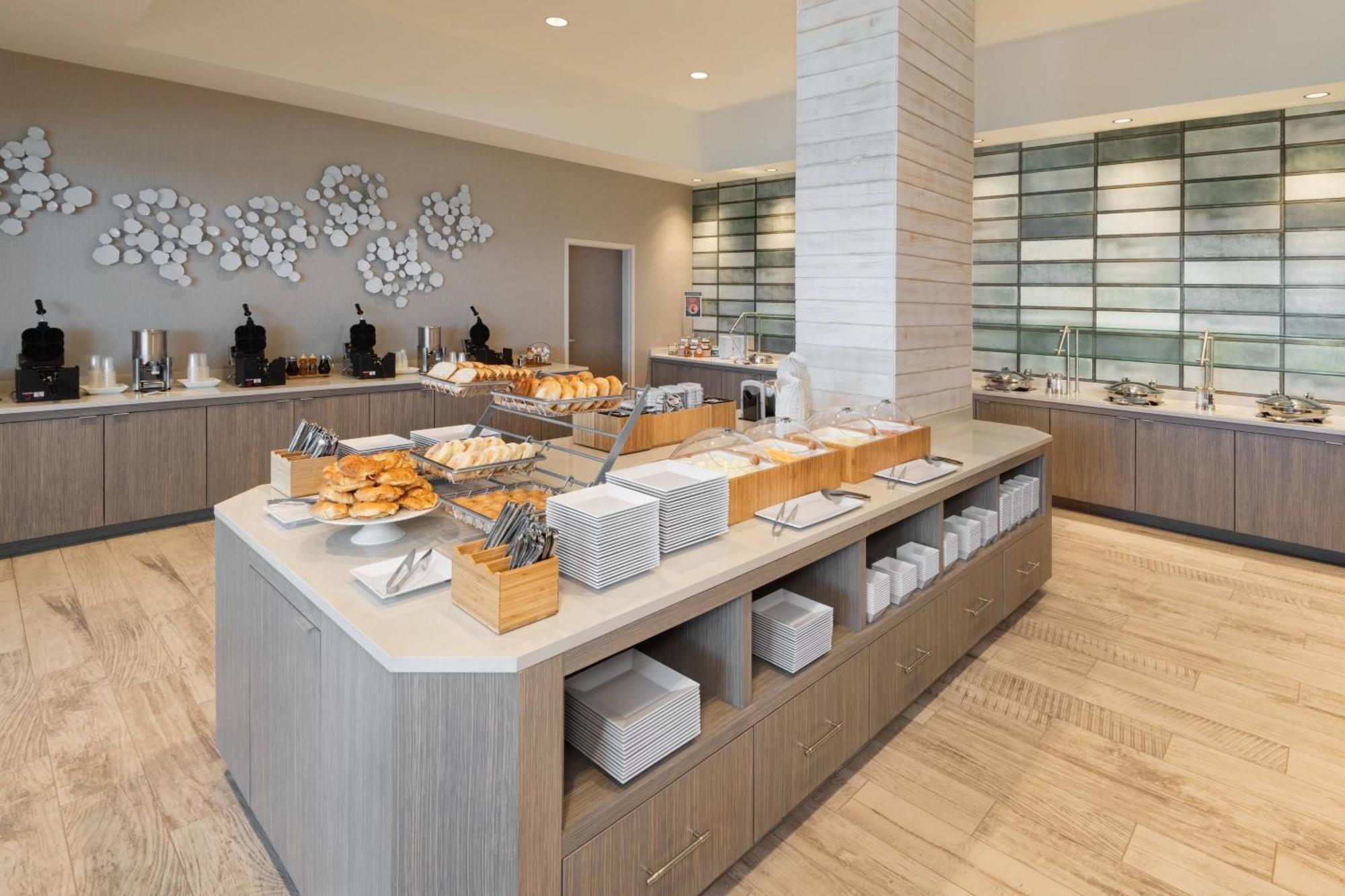 Springhill By Marriott Panama Beachfront Hotel 3*