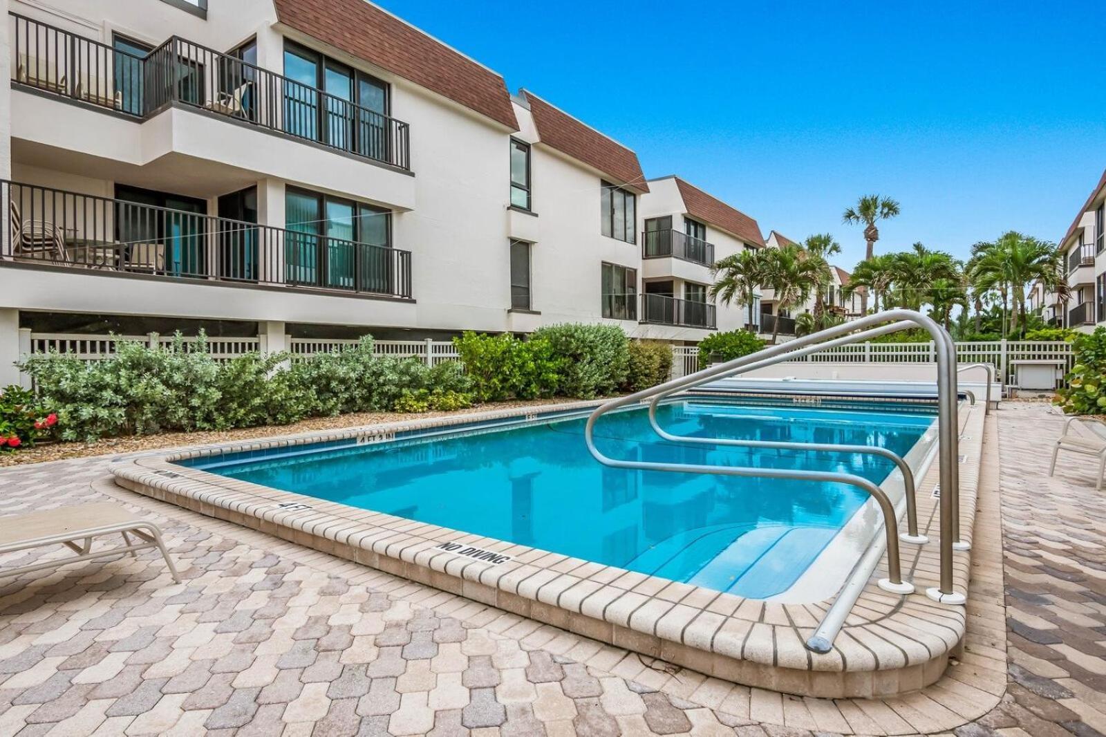 Waters Edge 110n Apartment Holmes Beach