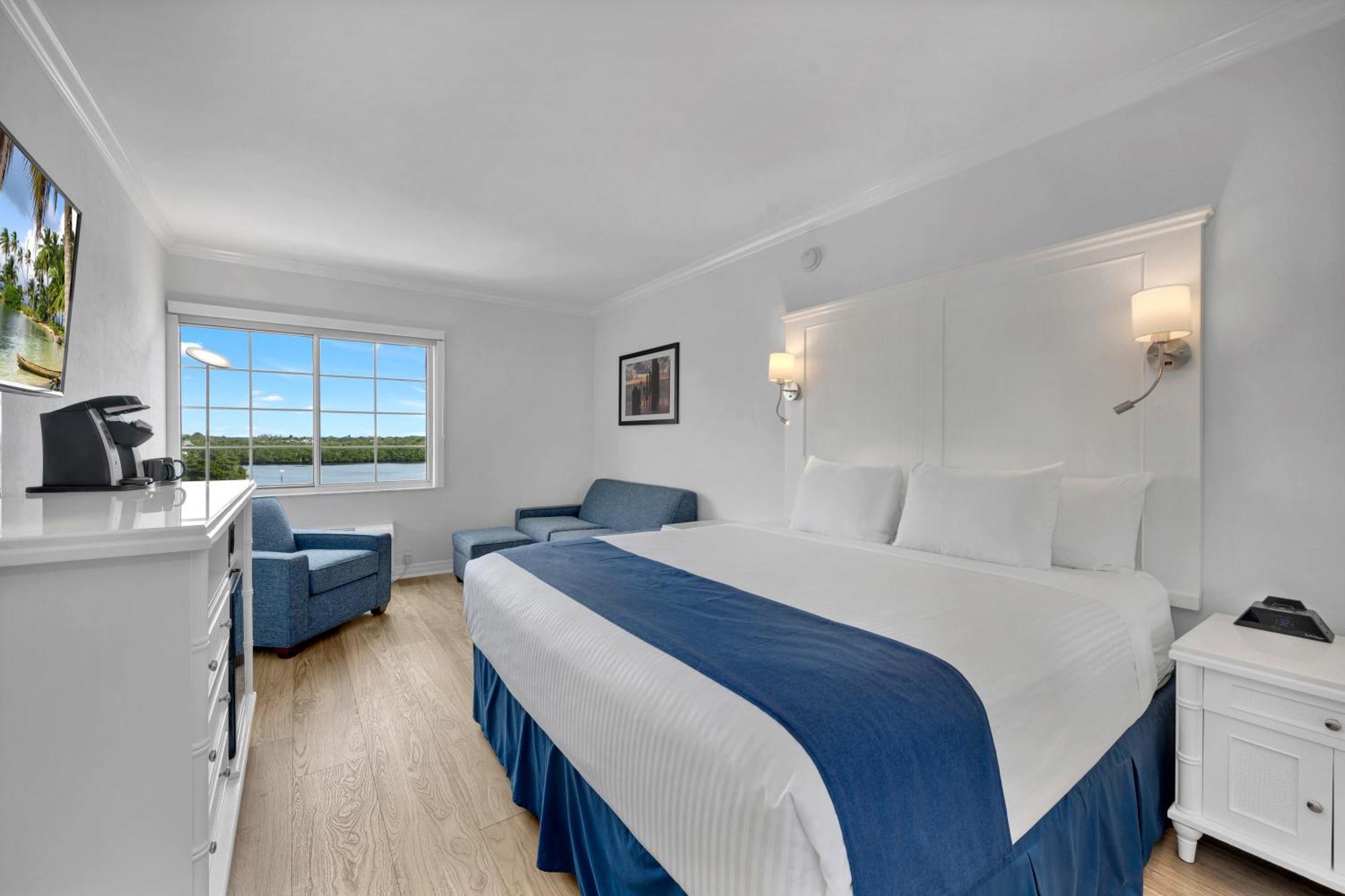 Bayfront 5th Avenue Hotel