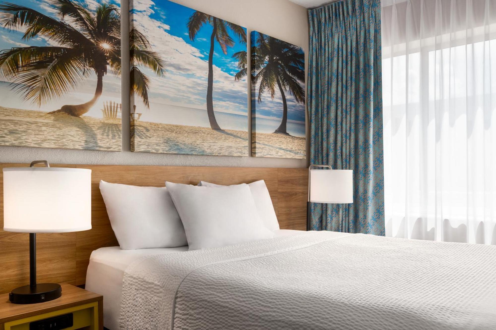 Days By Wyndham Miami Airport North 2*
