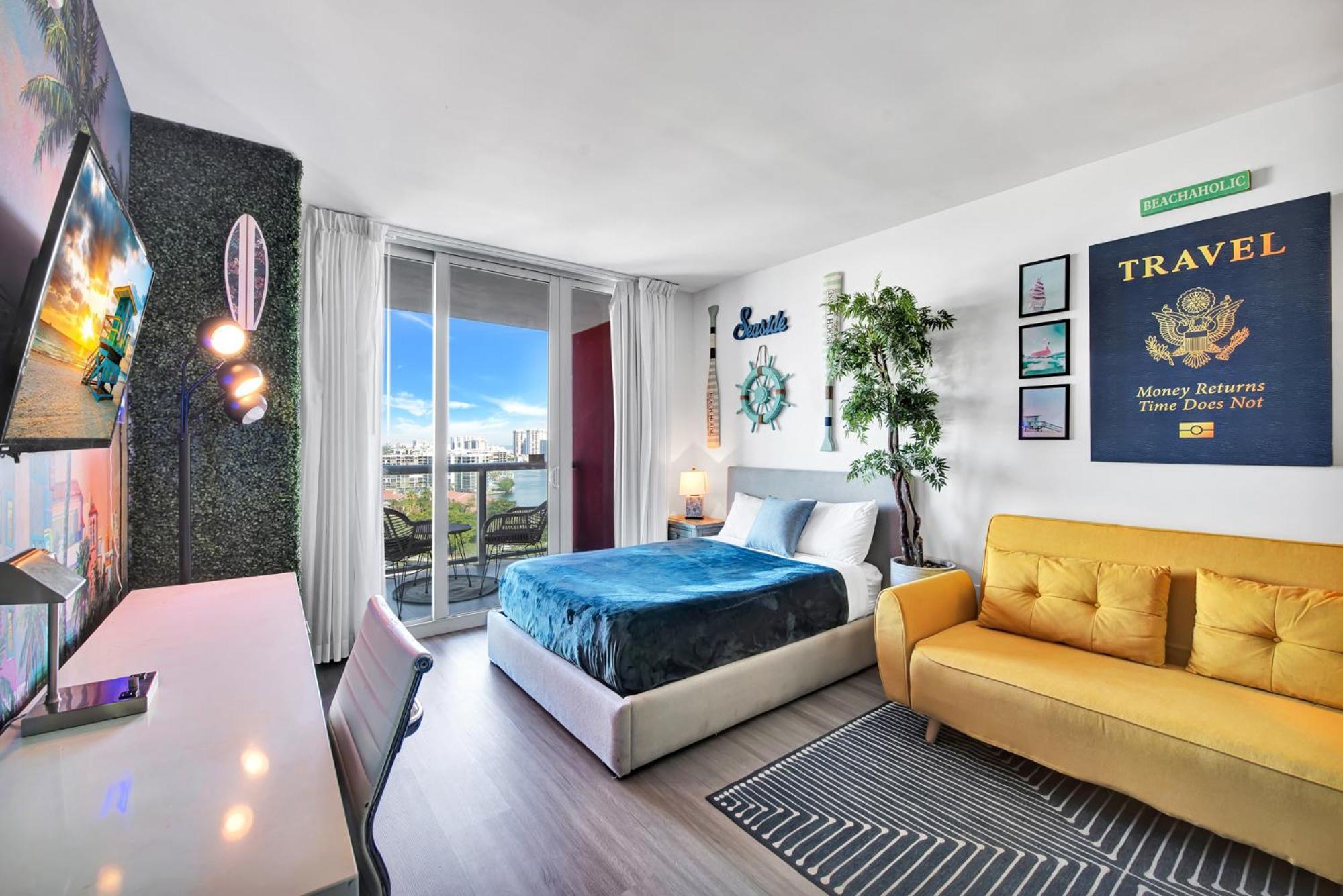 Water View Building With Pool - 5-min Walk To The - Cozy *