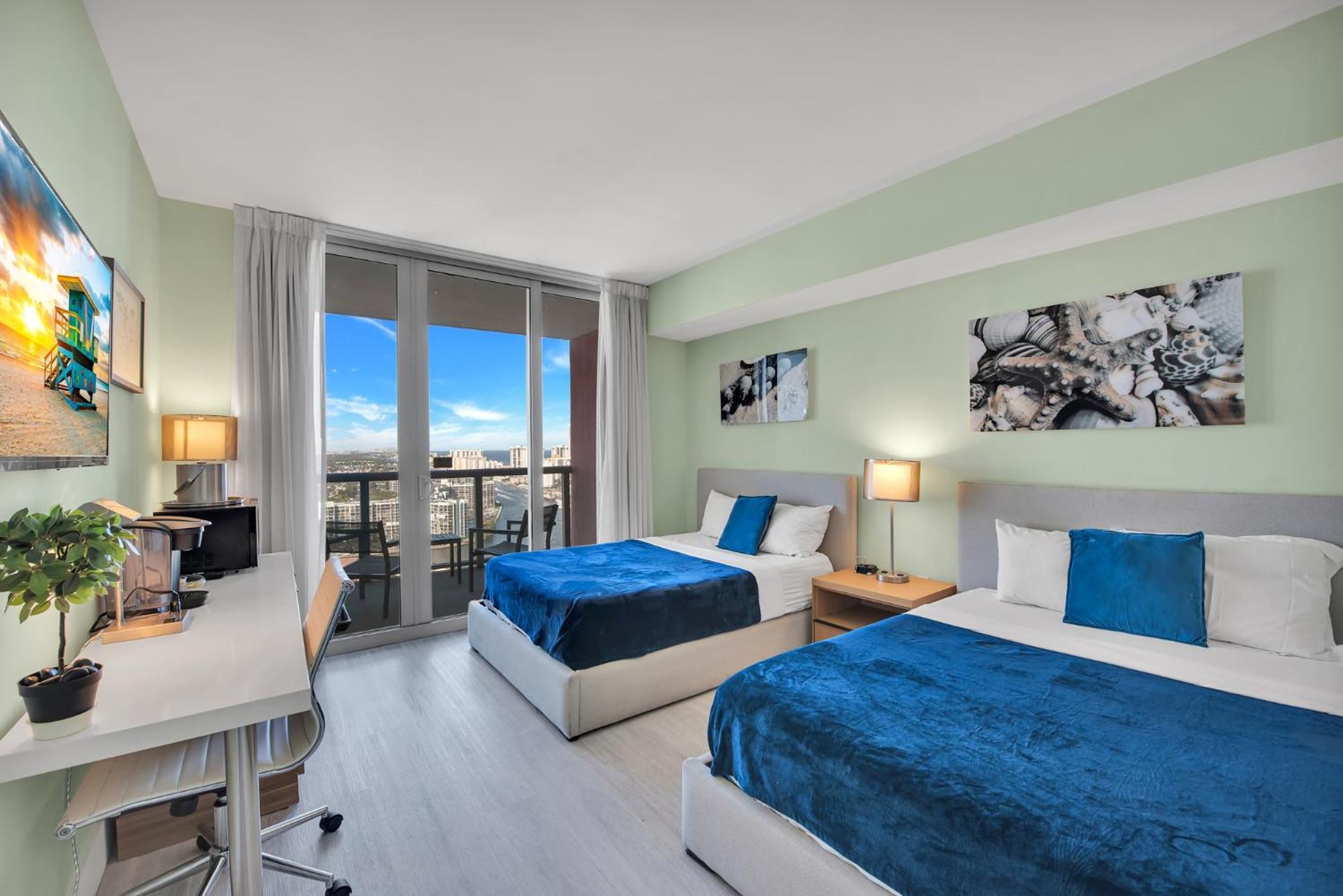 Water View Building With Pool - 5-min Walk To The - Cozy Aparthotel Hallandale Beach