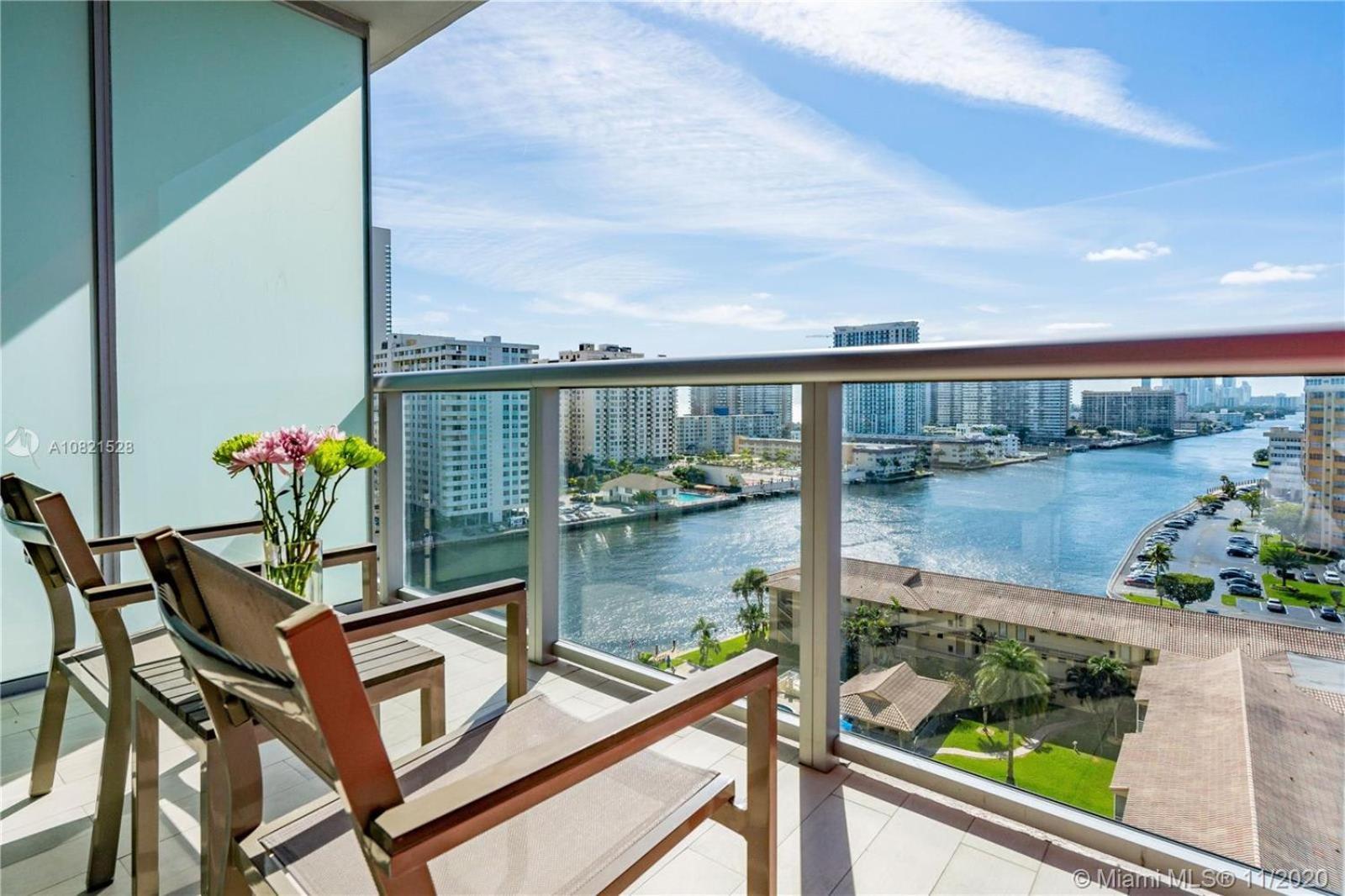 Water View Building With Pool - 5-min Walk To The - Cozy *