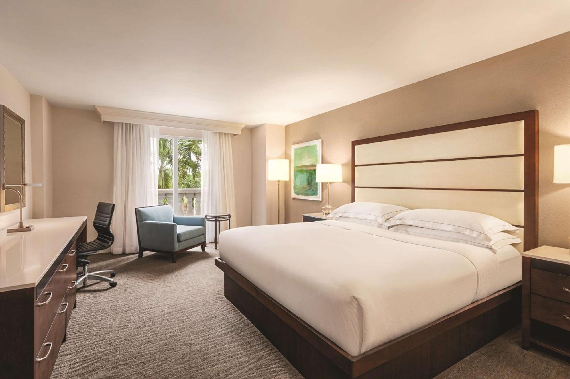 Hilton 4* Naples