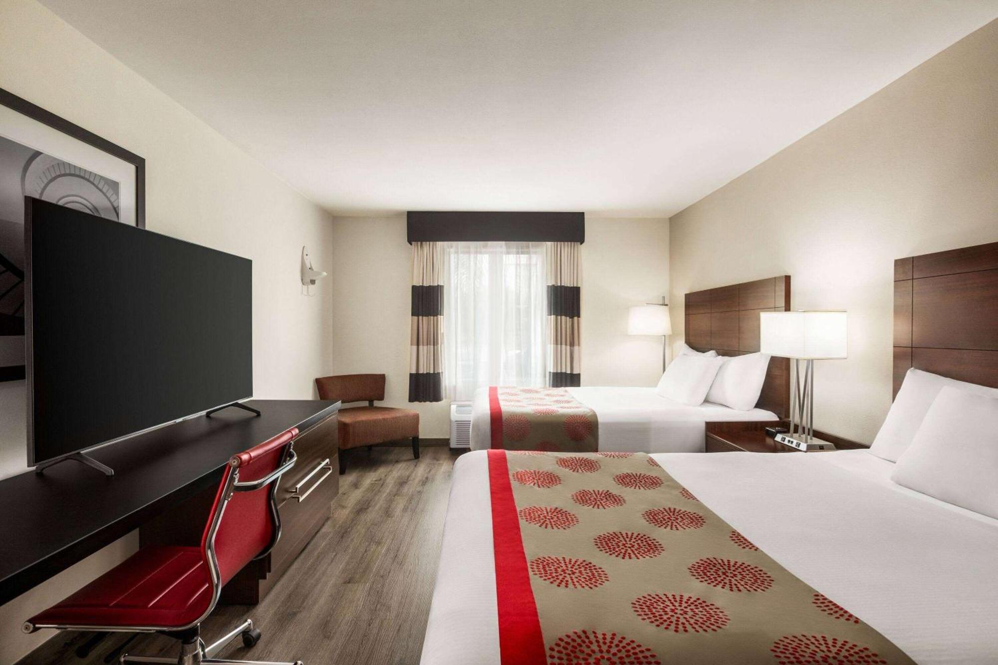 Ramada By Wyndham Waterfront Hotel Sarasota