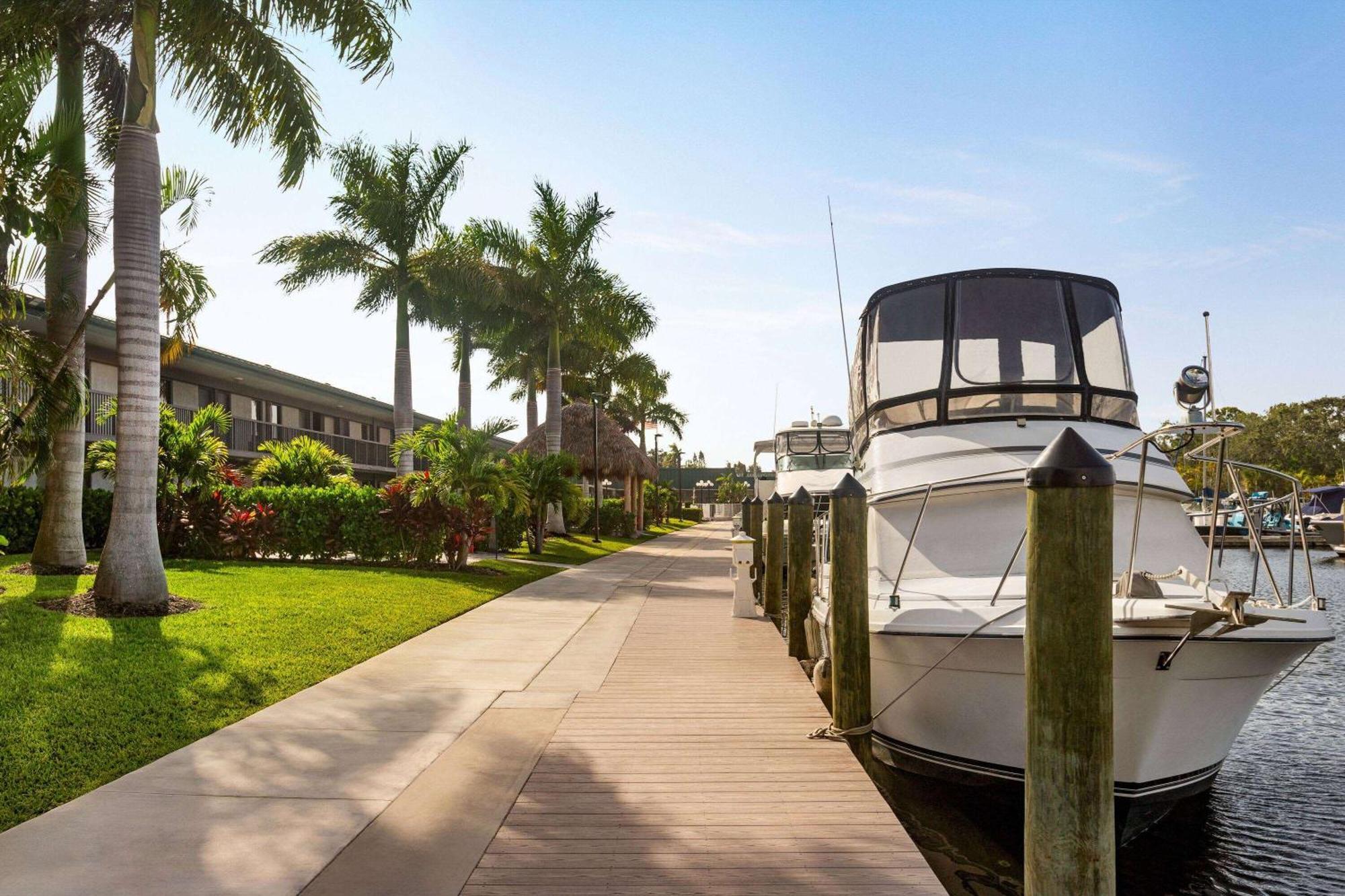 Hotel Ramada By Wyndham Waterfront Sarasota