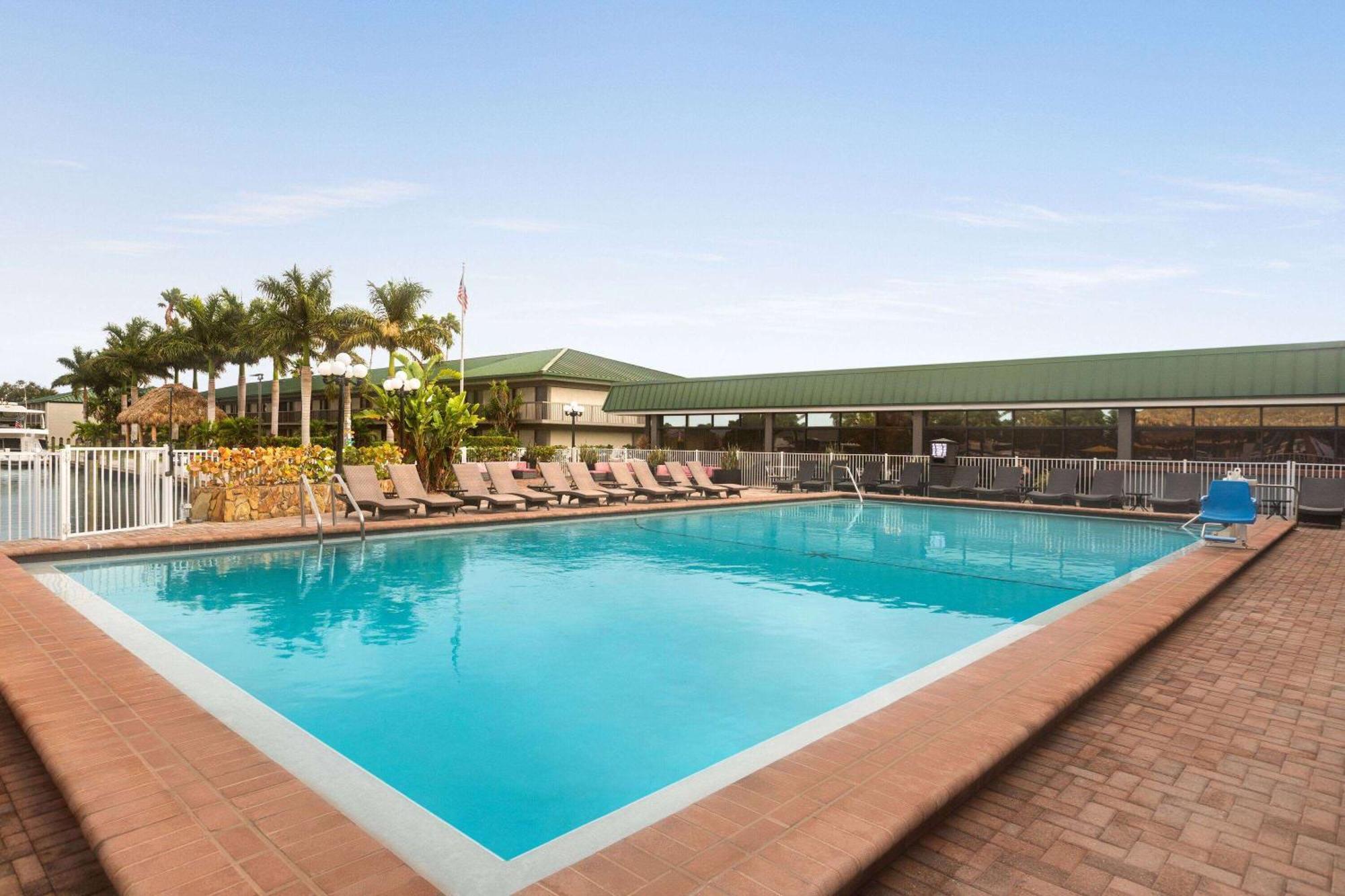 Hotel Ramada By Wyndham Waterfront Sarasota