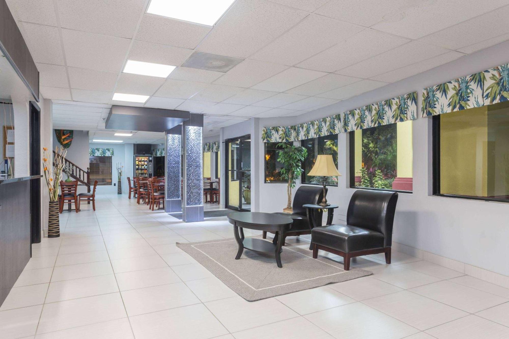 Hotel Days By Wyndham I-75 *