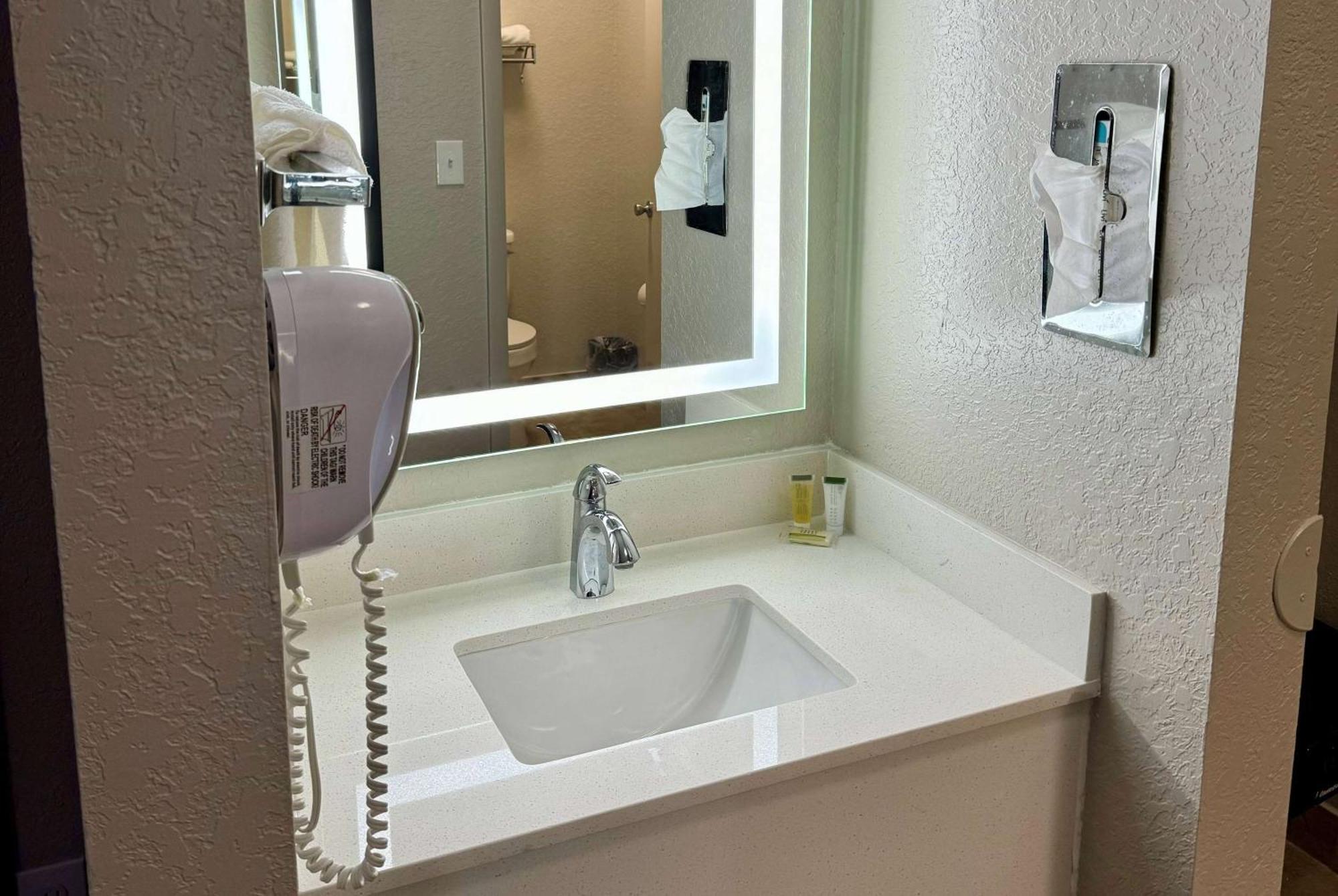 Hotel Days By Wyndham I-75 Sarasota