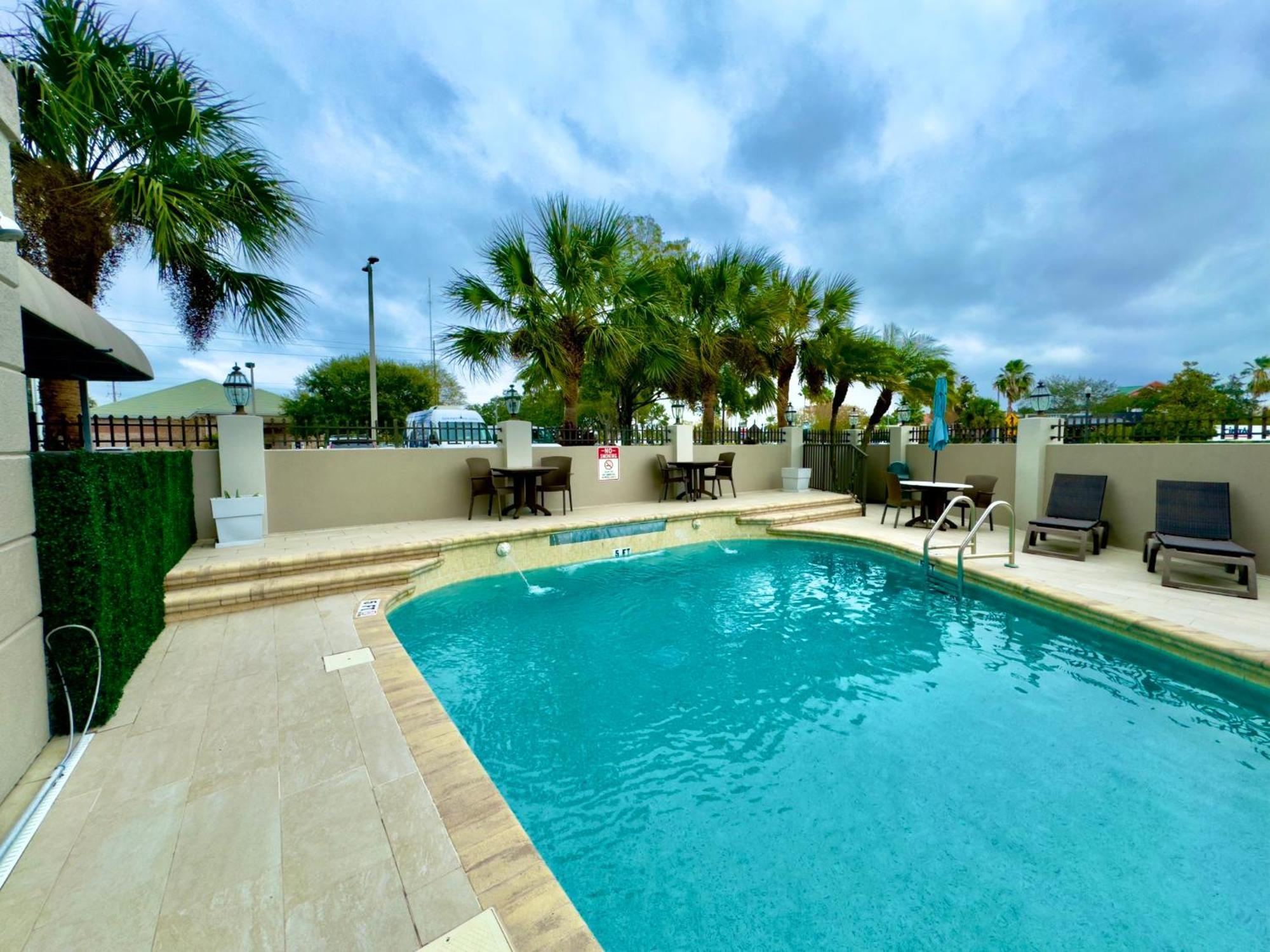 Hotel Express & Tampa-oldsmar By Ihg