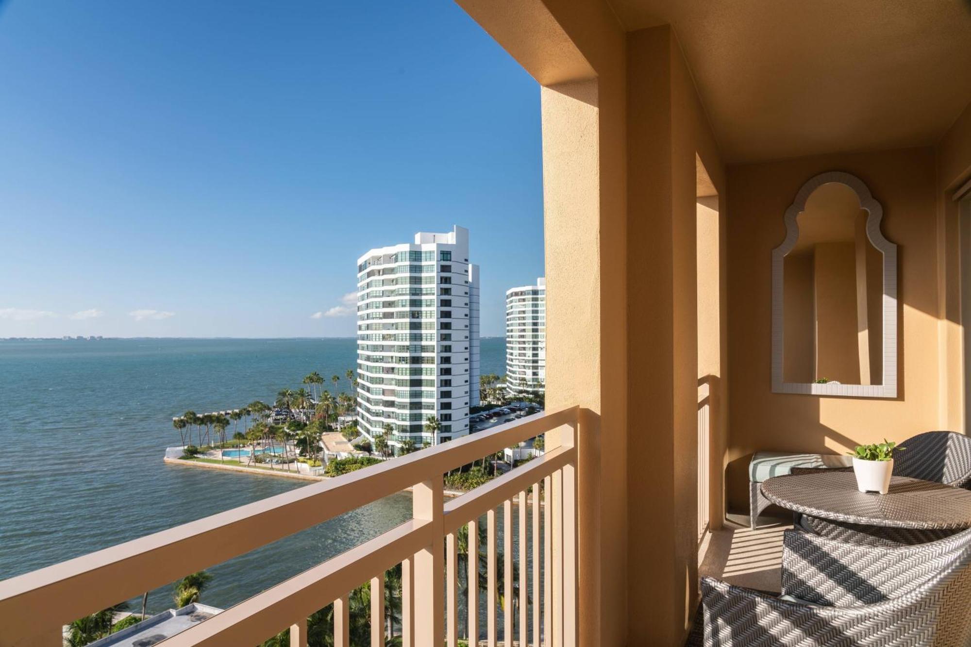 The Ritz-carlton,