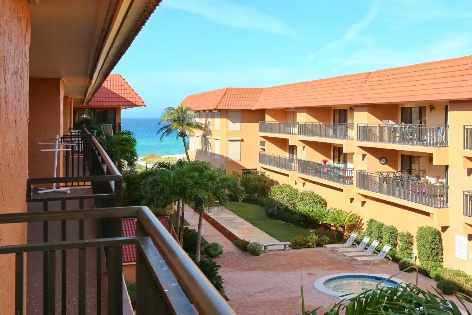 Playa Encantada 214 Holmes Beach