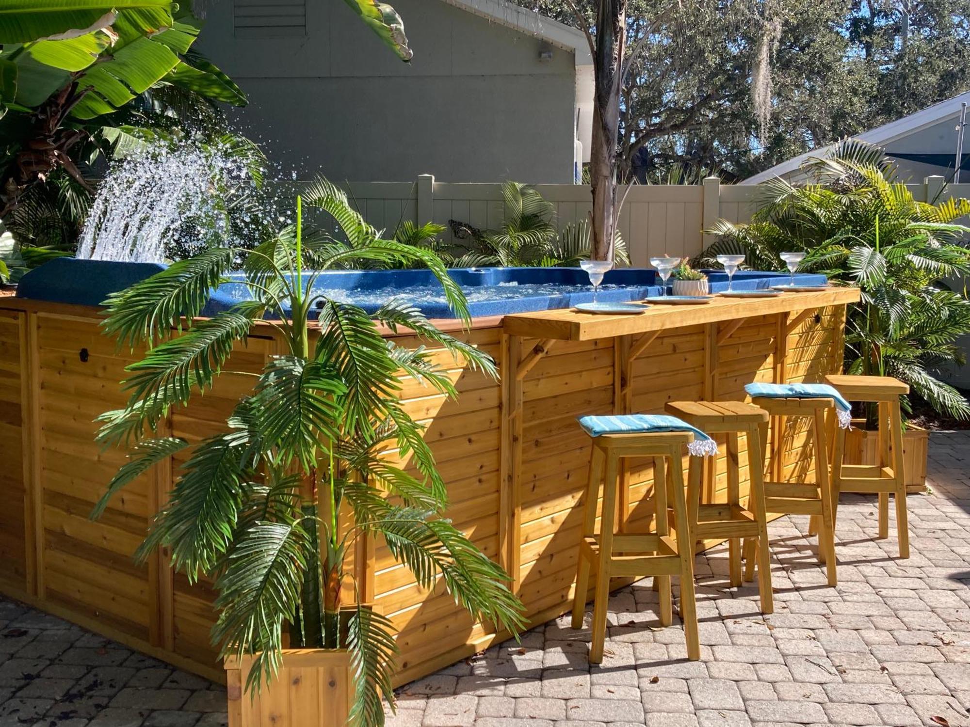 3gulls Ozona-boutique Hotel-steps From Restaurants & Brewery-swimspa Pool-pet Friendly *