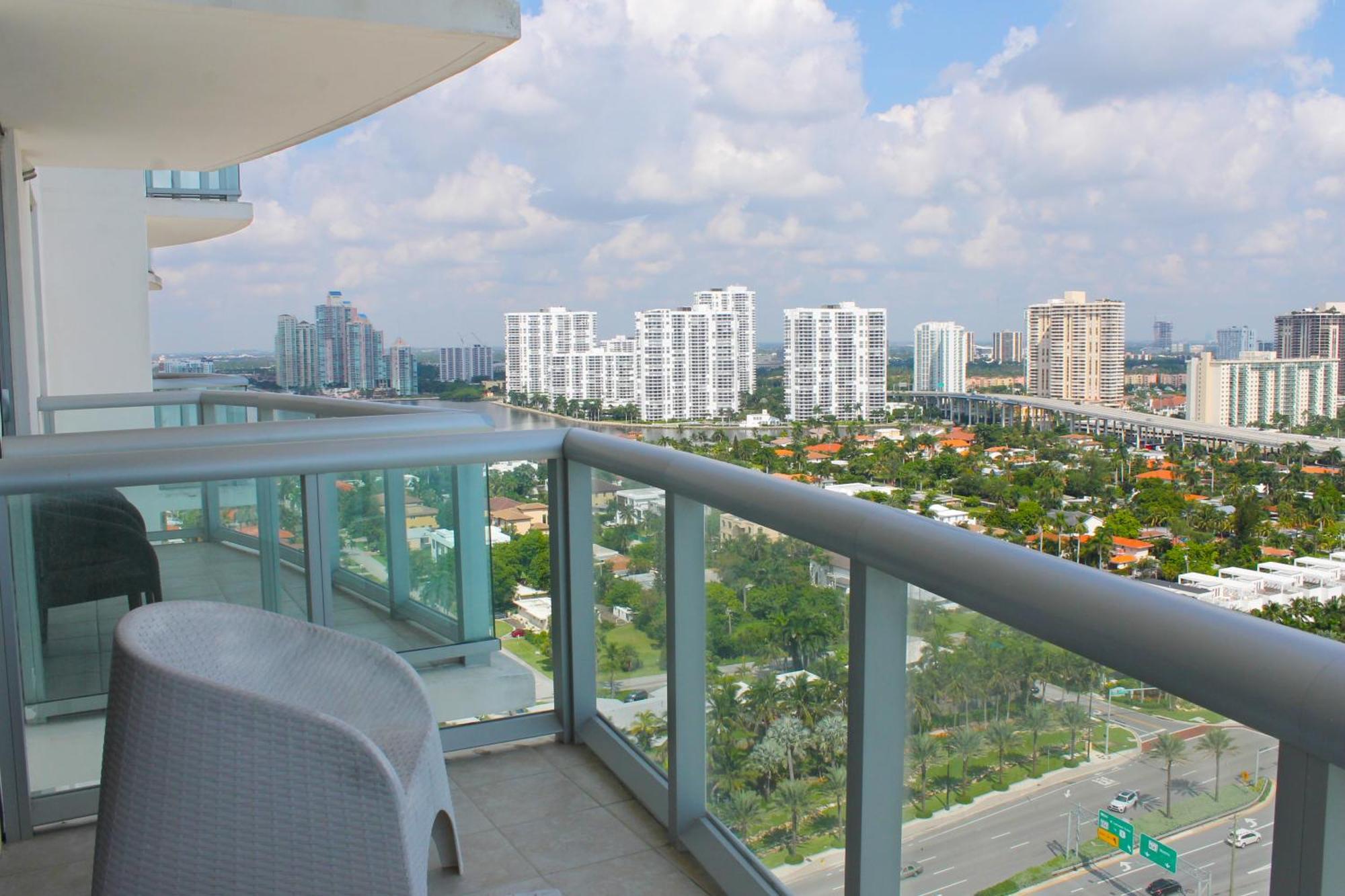 Marenas Aparthotel Sunny Isles Beach
