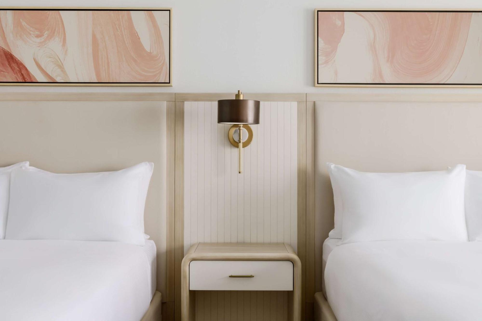 Beal House Walton Beach, Tapestry Collection By Hilton Hotel 4*