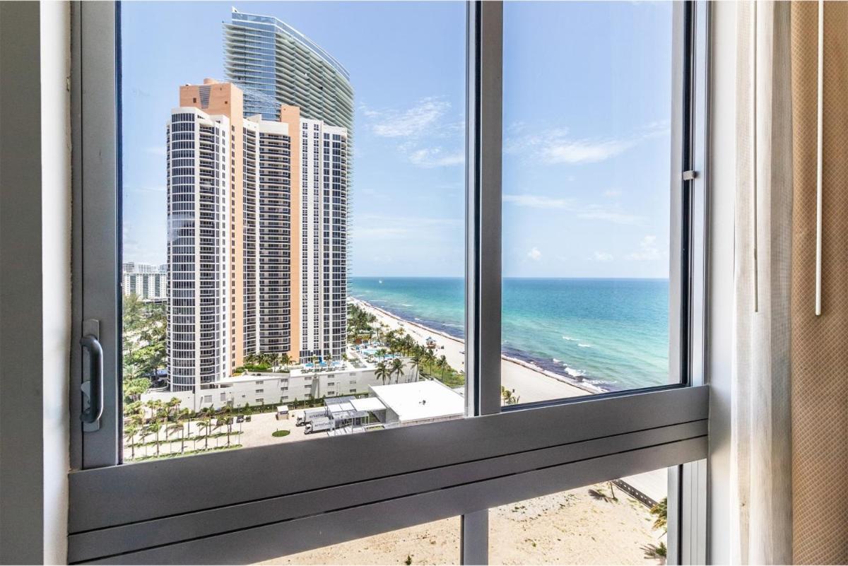 Marenas Sunny Isles Beach