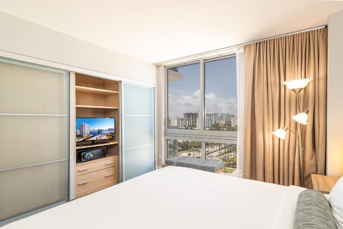 Marenas Sunny Isles Beach