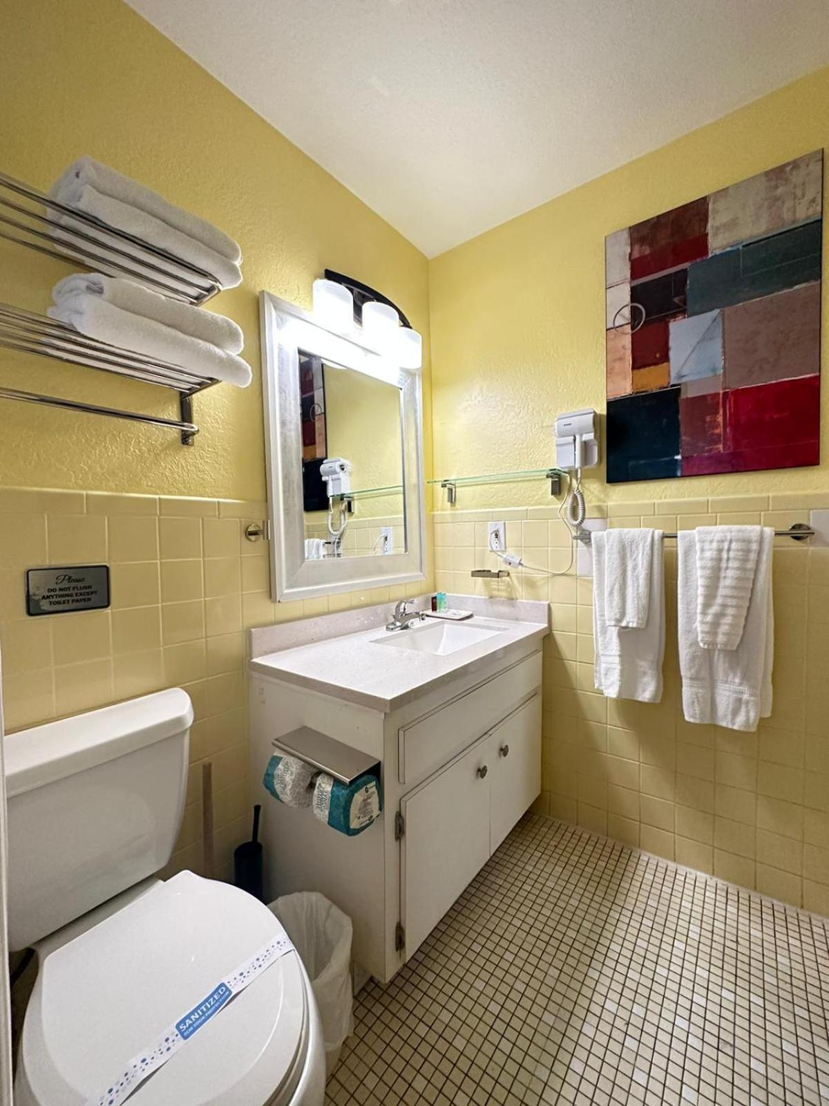 Sheridan Apartment *