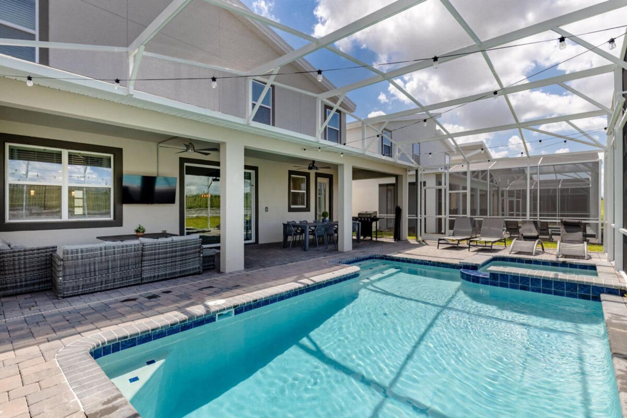 Discover Orlando's Distinctive Vacation Experience * Davenport