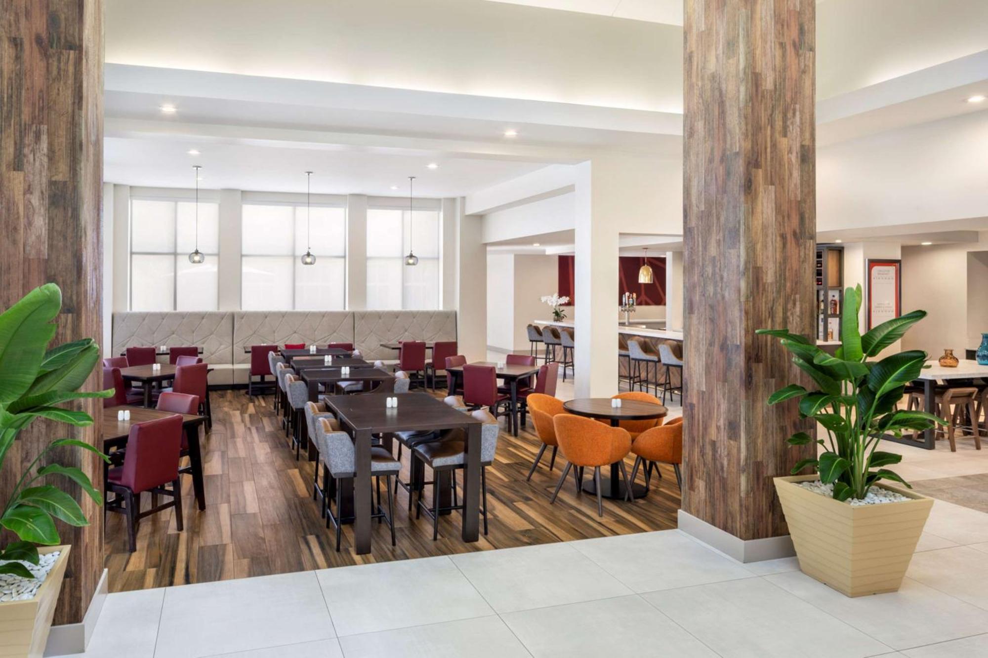 Hilton Garden Miami Airport West 3*