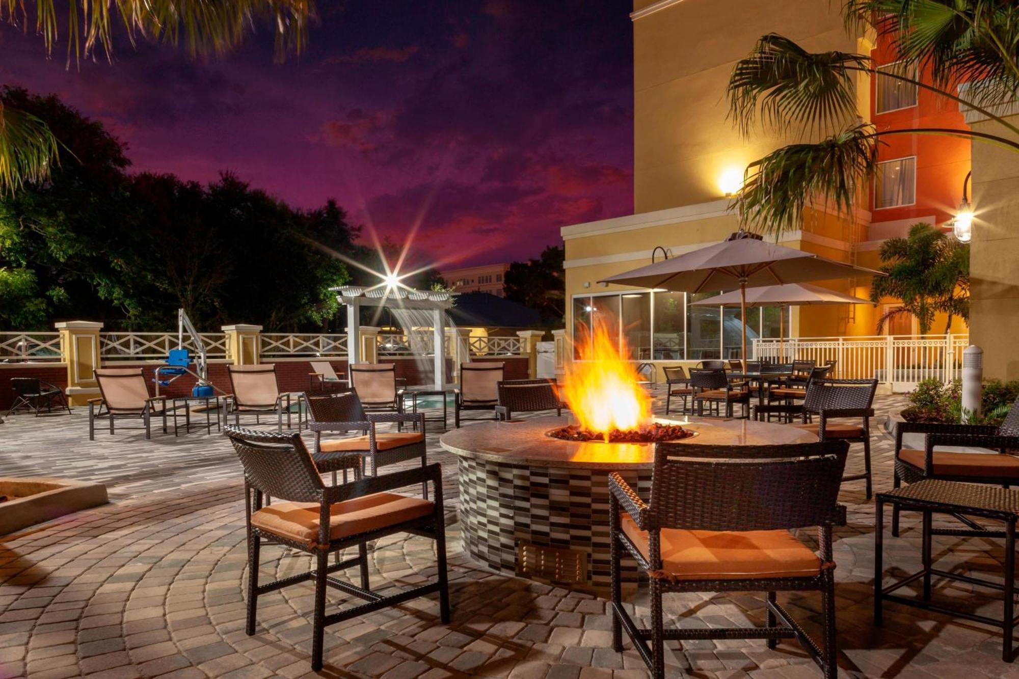 Courtyard By Marriott Historic Downtown Hotel DeLand