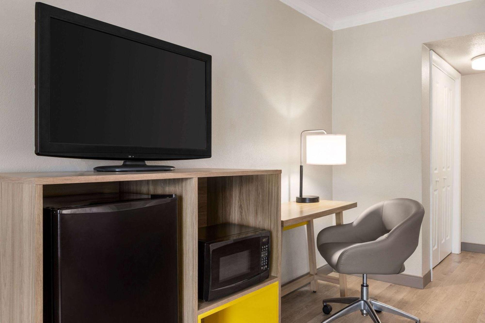 Days By Wyndham Miami Airport North