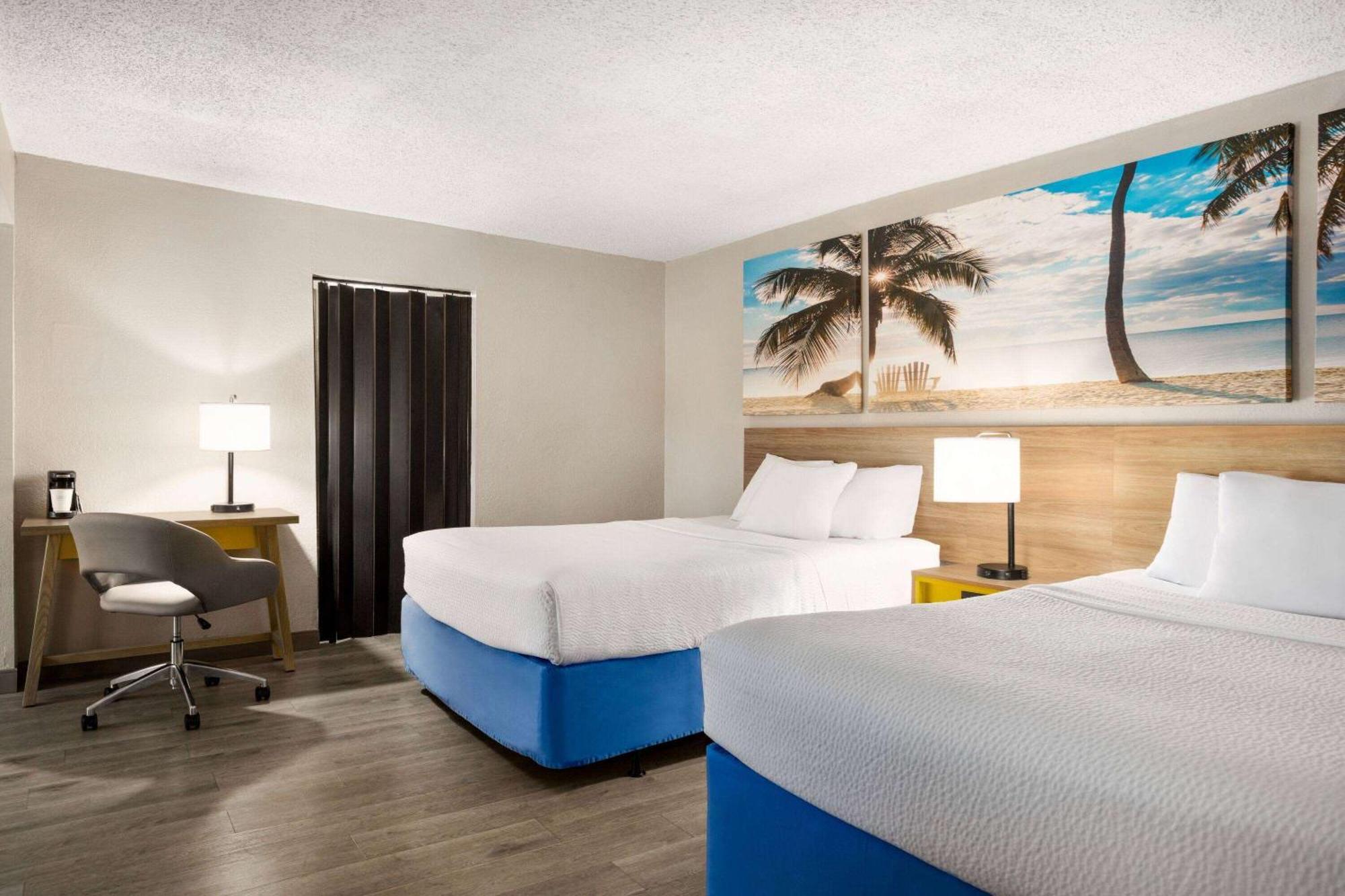 Days By Wyndham Miami Airport North Hotel 2*