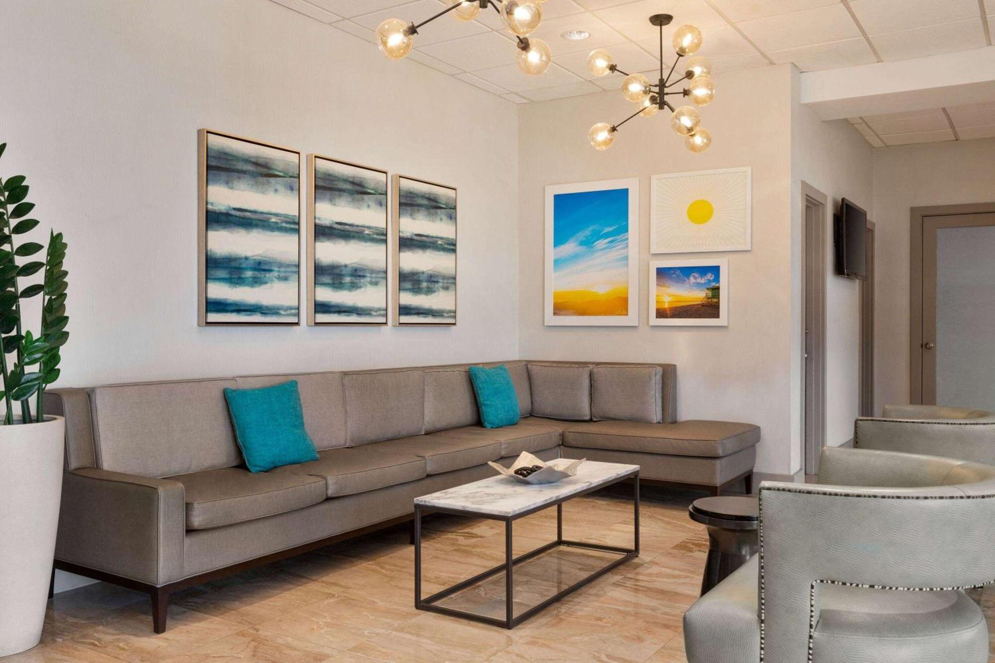 Days By Wyndham Miami Airport North 2*