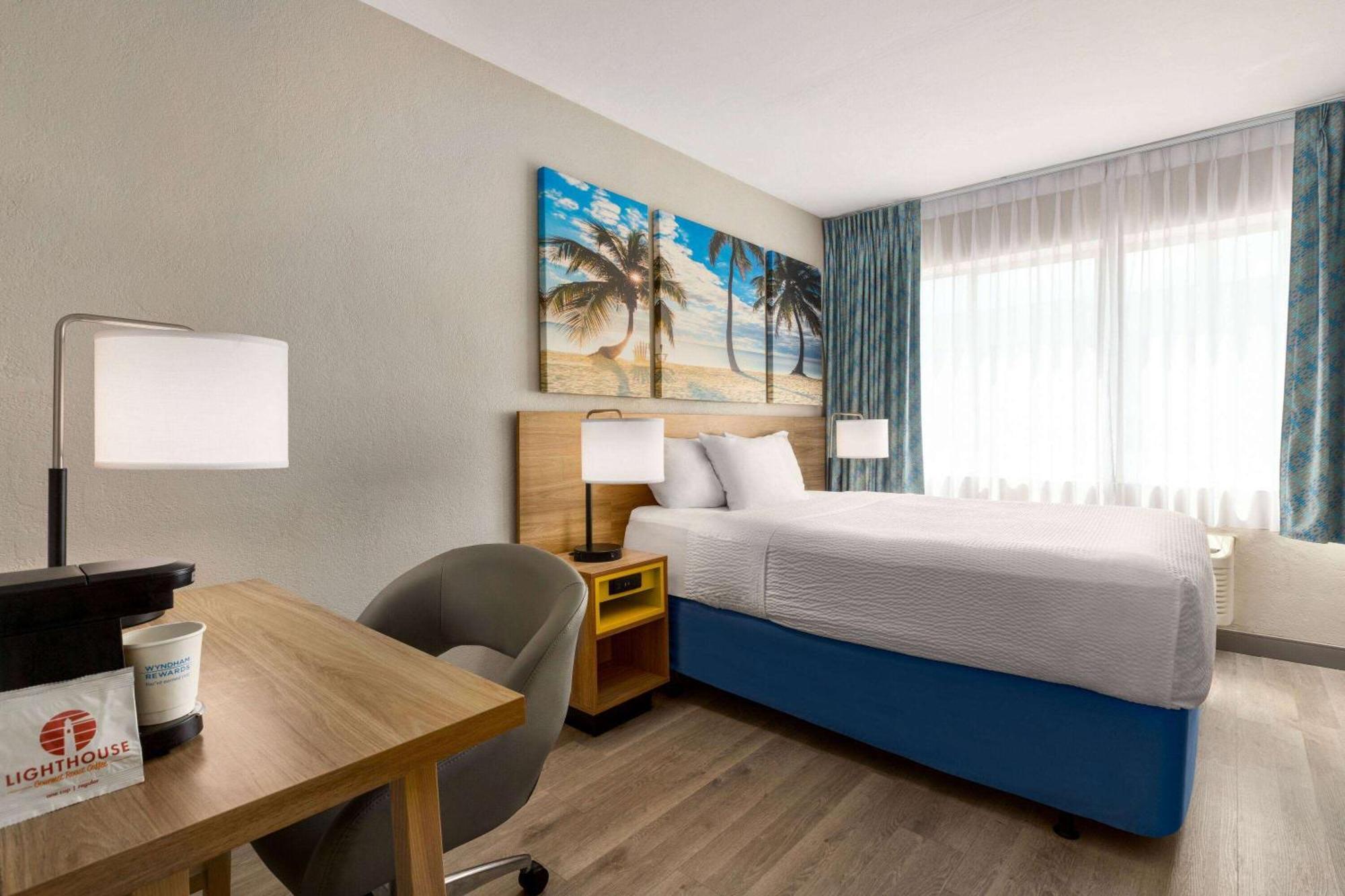 Hotel Days By Wyndham Miami Airport North