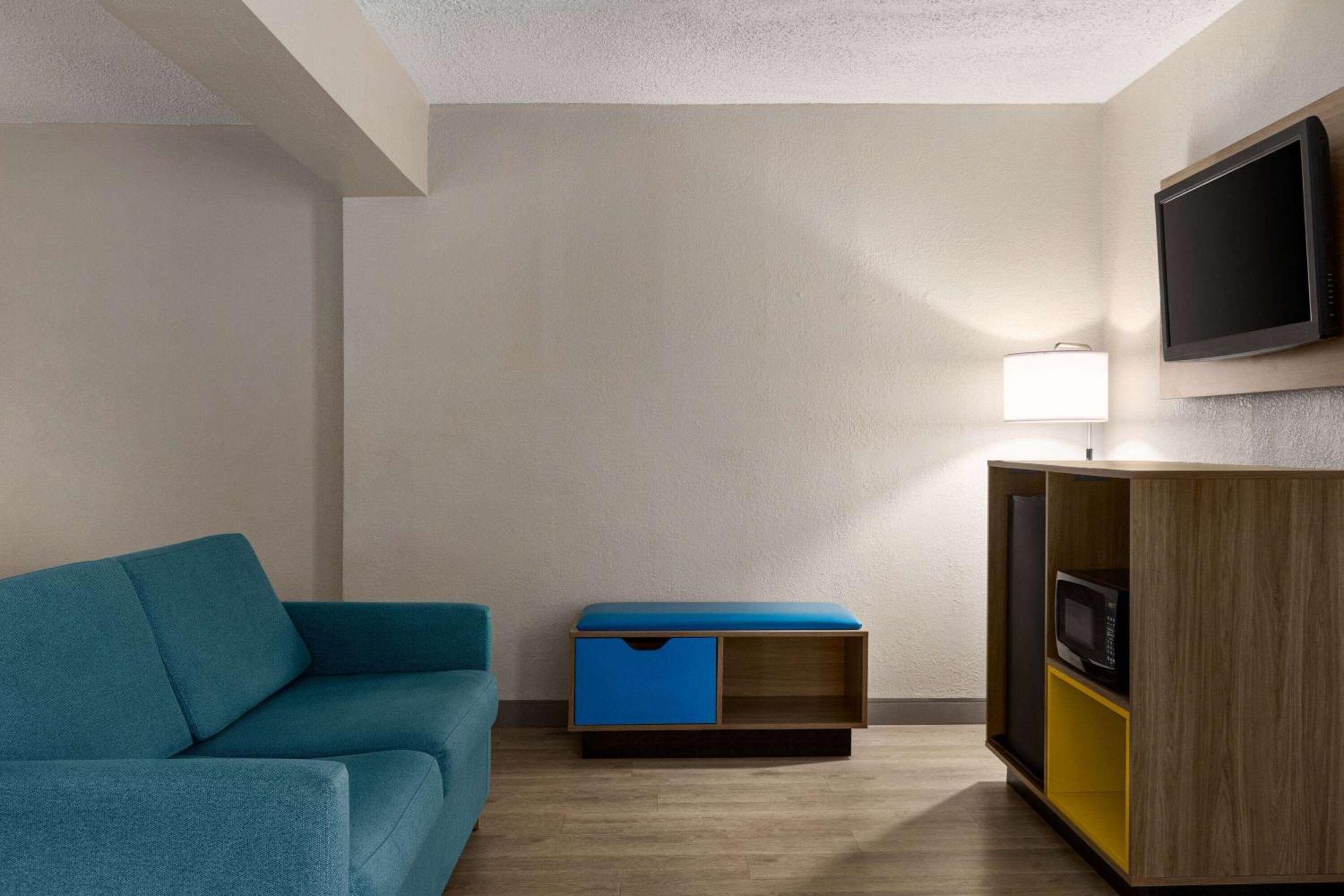Days By Wyndham Miami Airport North Hotel Miami Springs