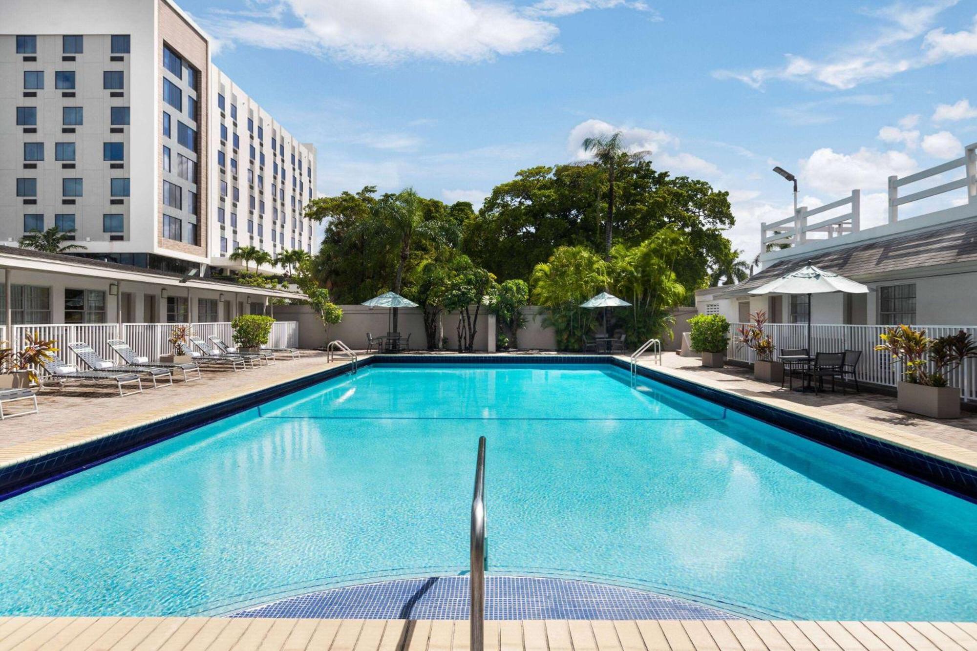 Hotel Days By Wyndham Miami Airport North