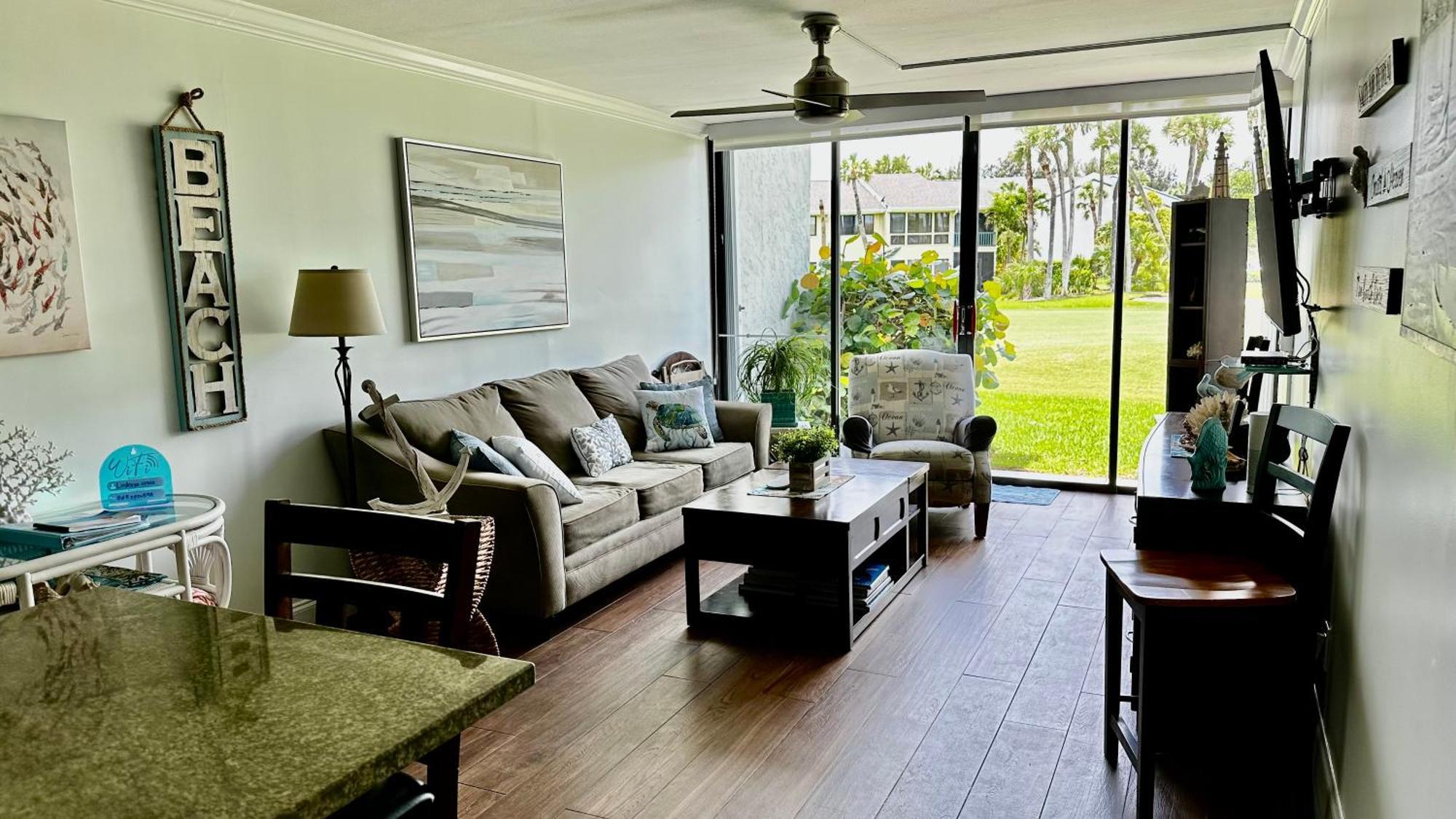 Apartment Excellent Front Community, Golf Course, Tennis, Sunny Weather Year Round! *
