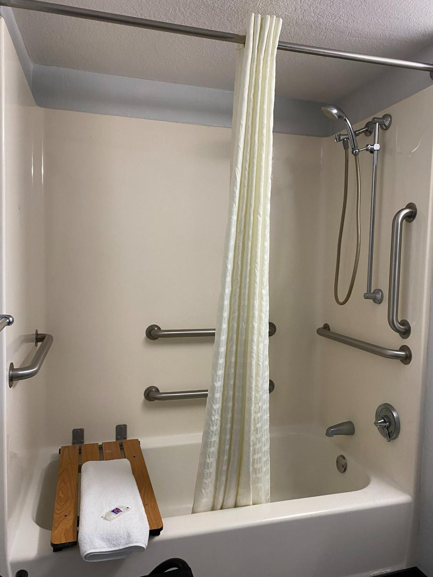 Hotel 6-lantana West Palm Beach, Fl Lantana