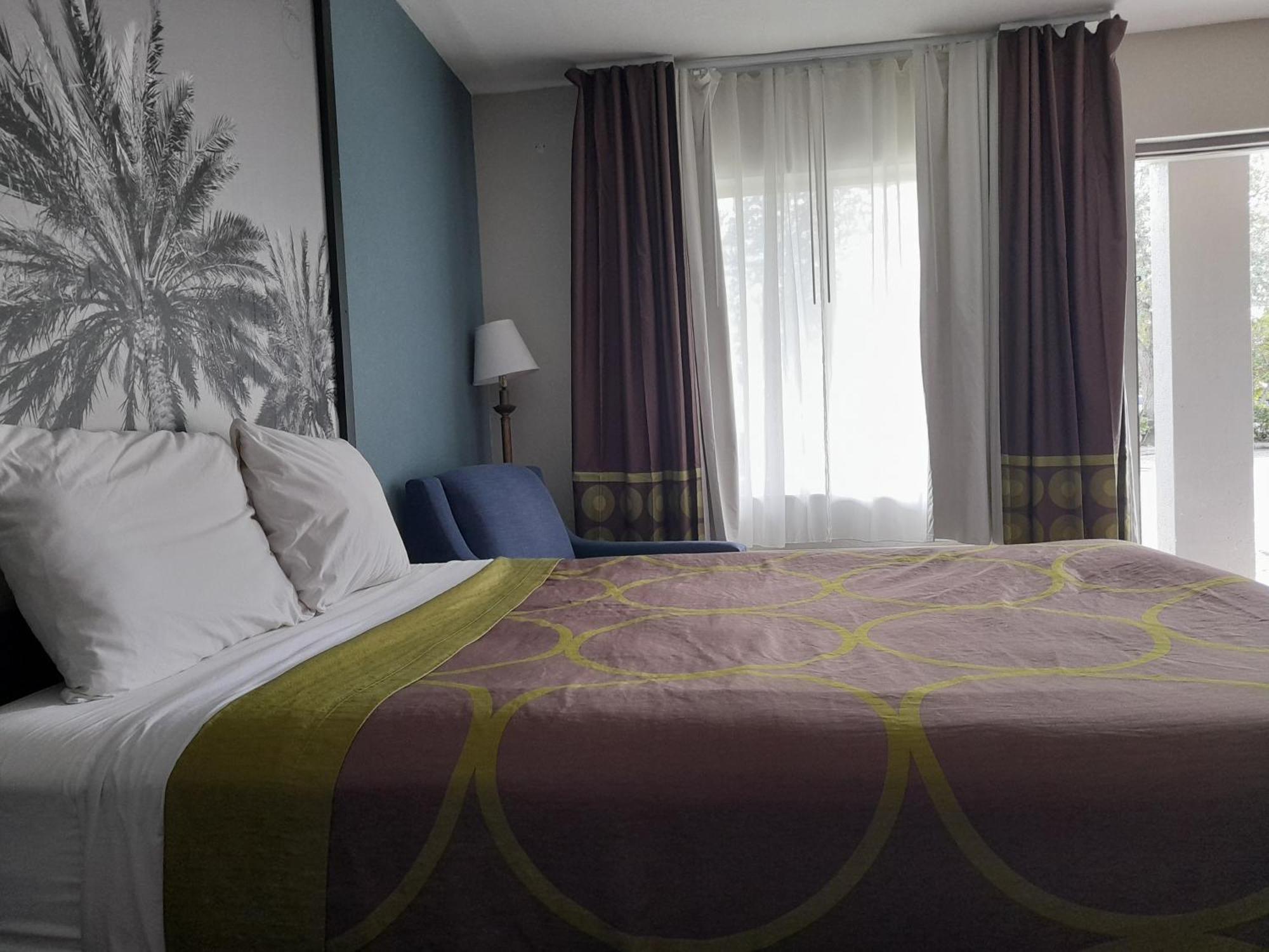 Super 8 By Wyndham Near Lauderdale Arpt Hotel 2*