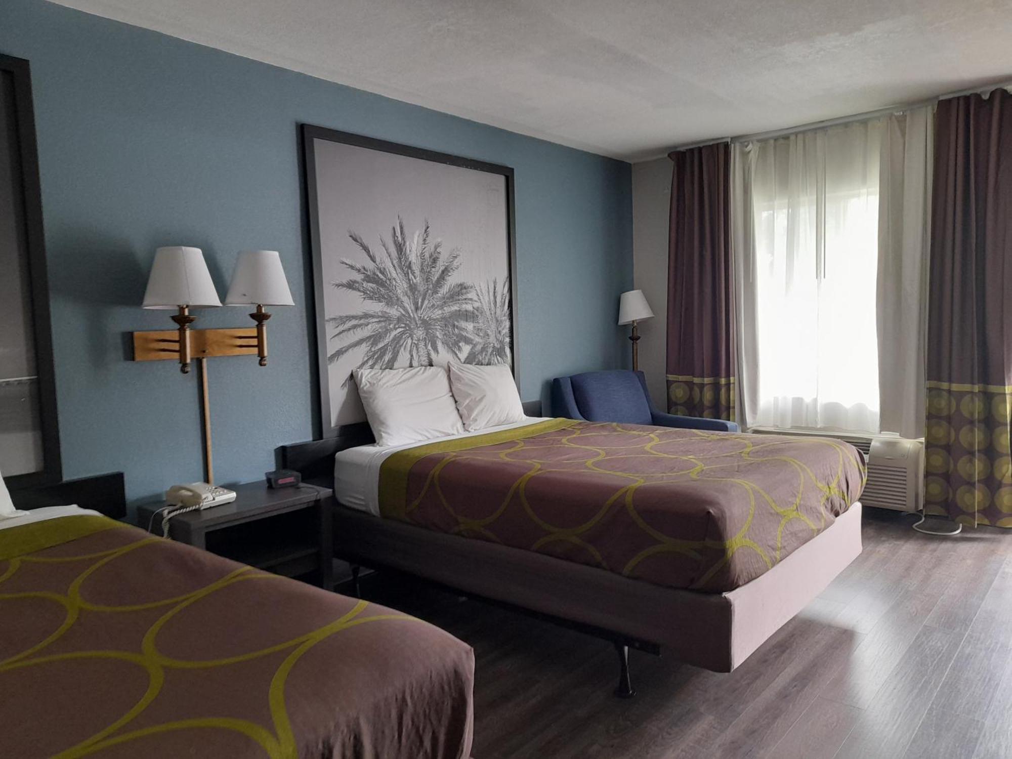 Super 8 By Wyndham Near Lauderdale Arpt Hotel
