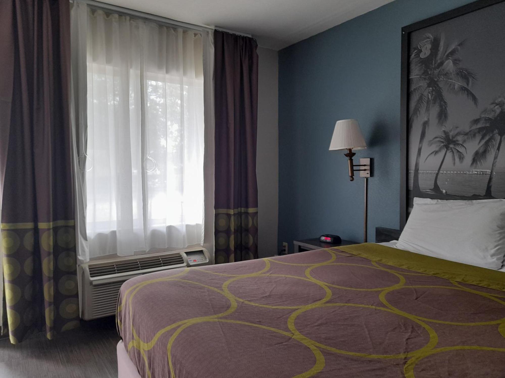Super 8 By Wyndham Near Lauderdale Arpt Hotel